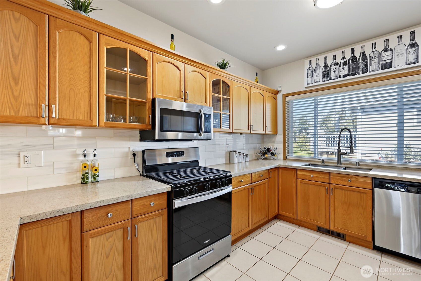 10821 Crestwood Drive Property Photo 6