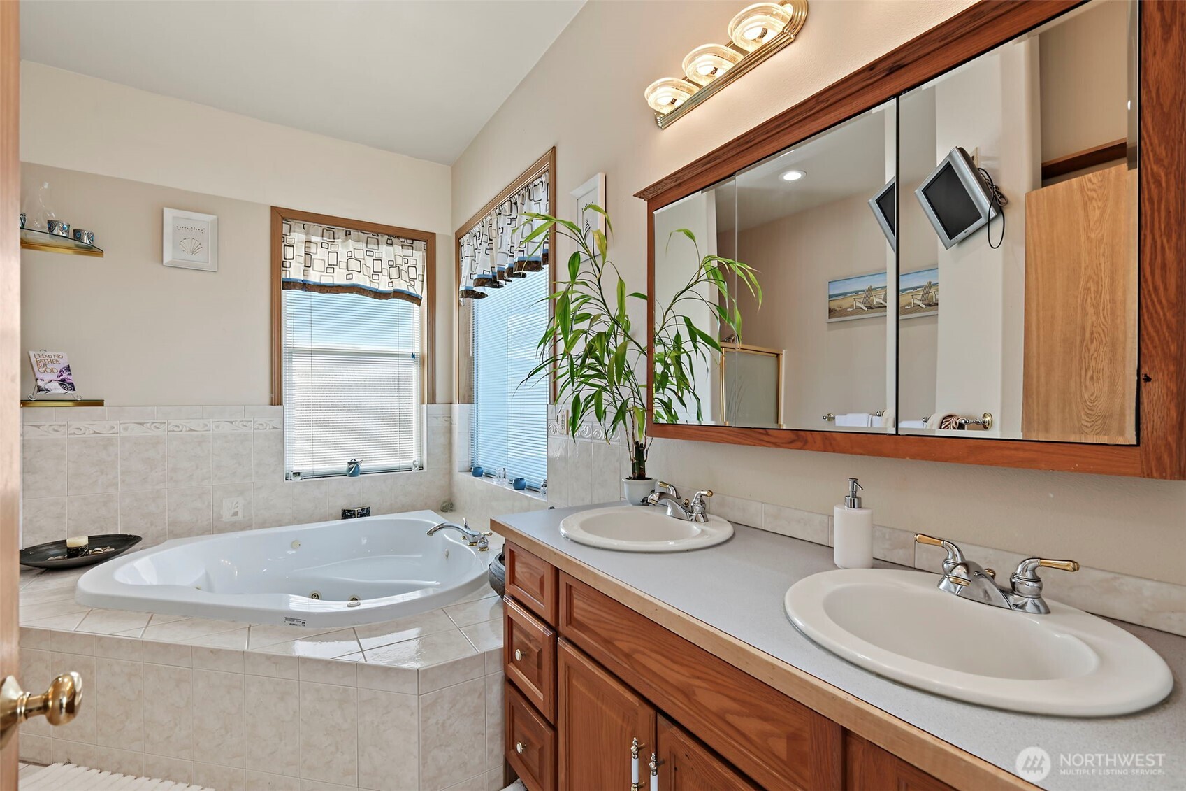 10821 Crestwood Drive Property Photo 26