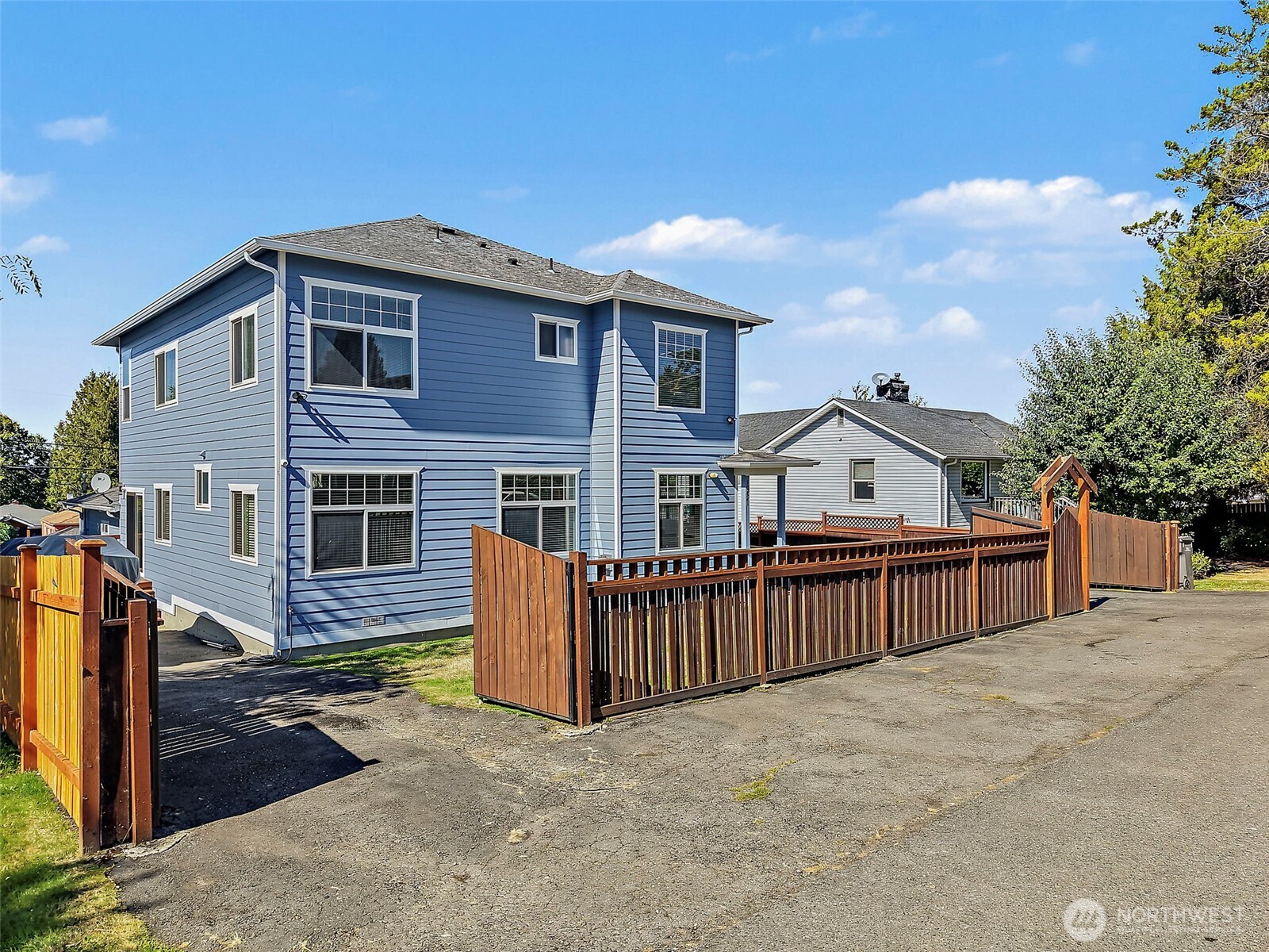 10821 Crestwood Drive Property Photo 30