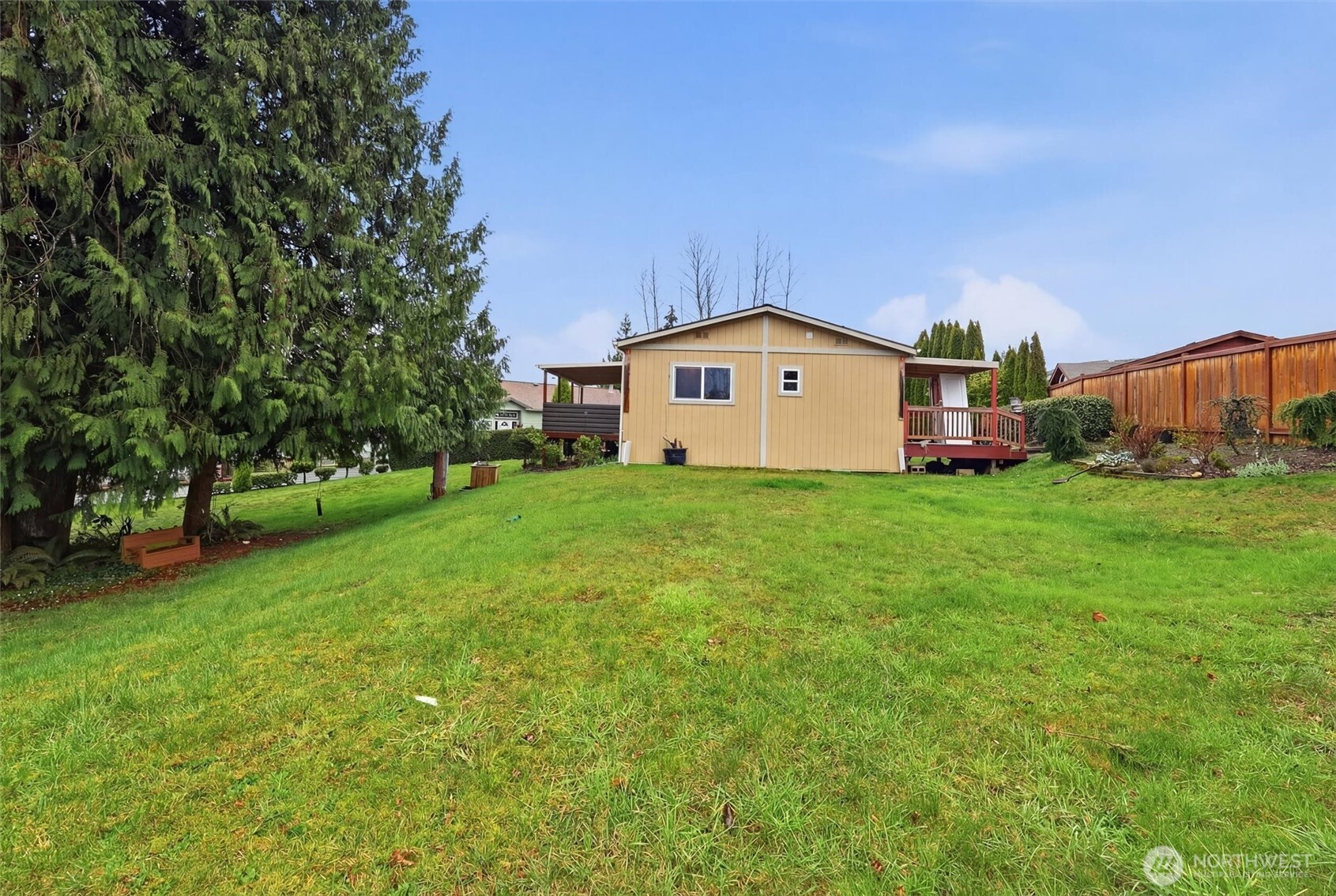 13868 Chain Lake Rd Property Photo 3
