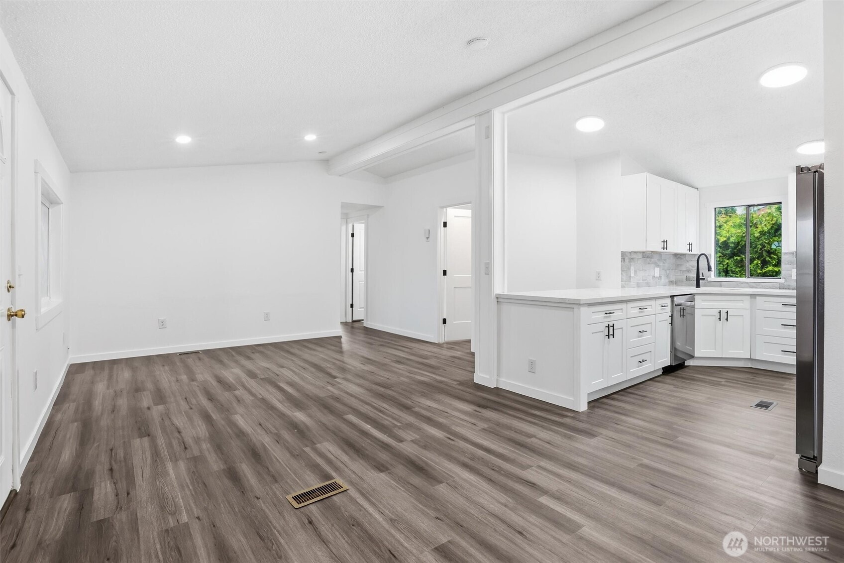 13868 Chain Lake Rd Property Photo 4