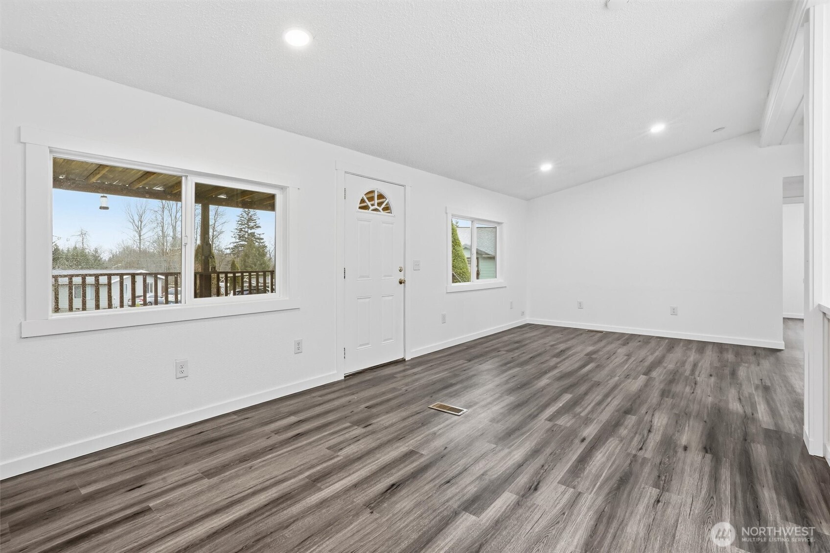 13868 Chain Lake Rd Property Photo 5