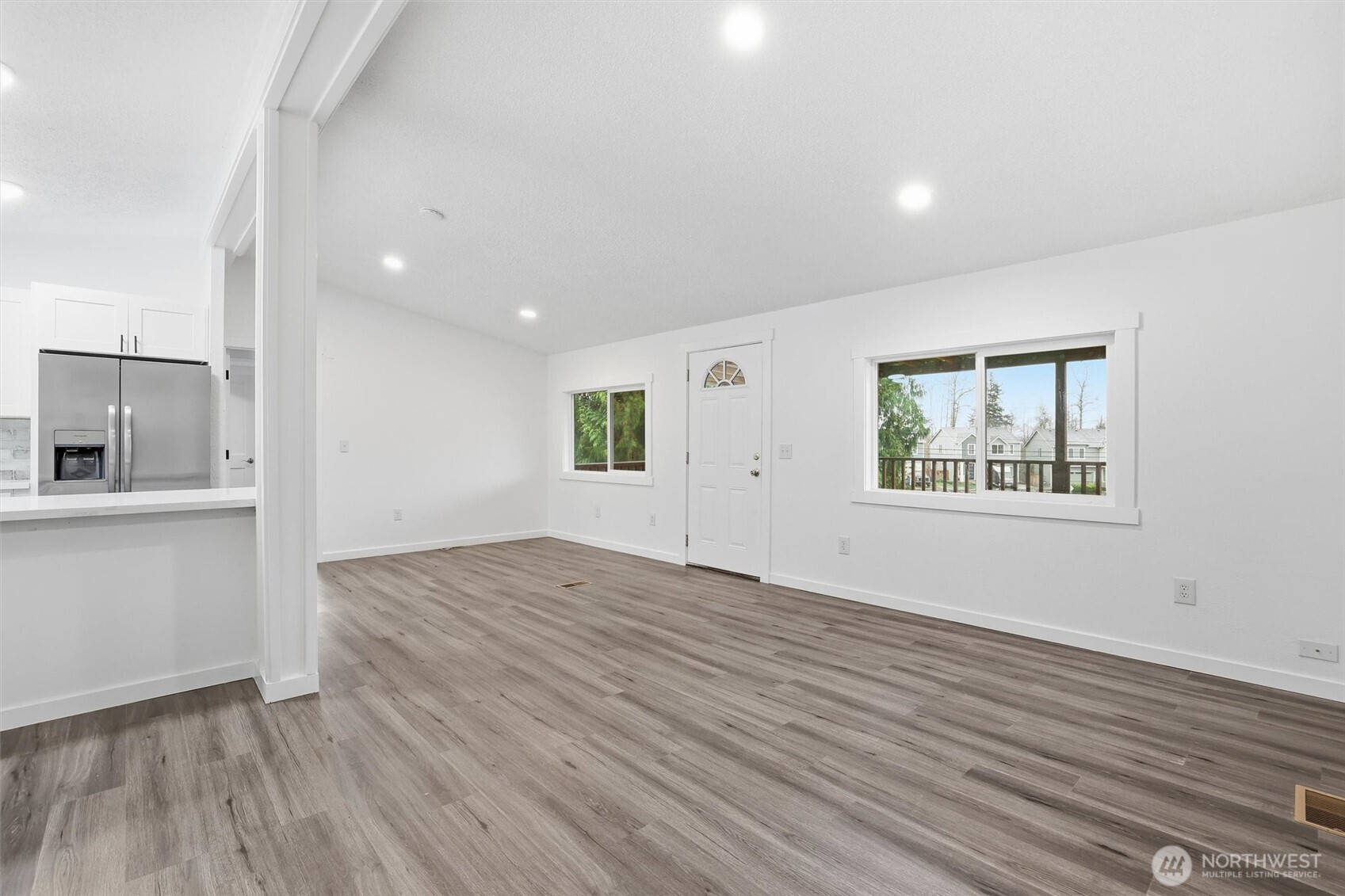 13868 Chain Lake Rd Property Photo 6