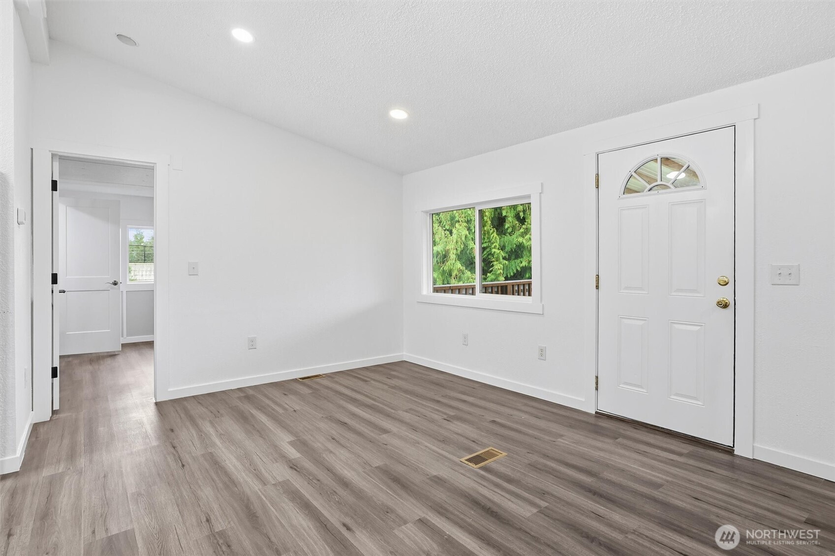 13868 Chain Lake Rd Property Photo 9