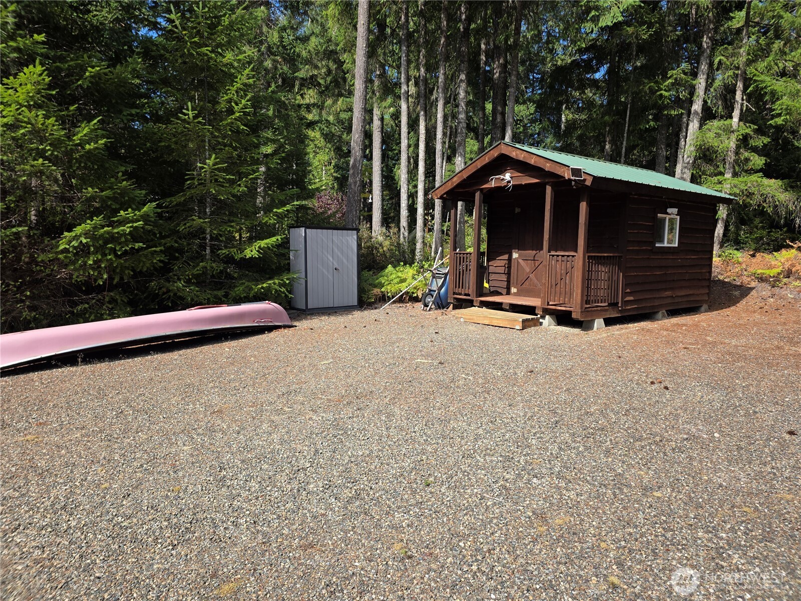 211 E Emerald Lake Dr Property Photo 3