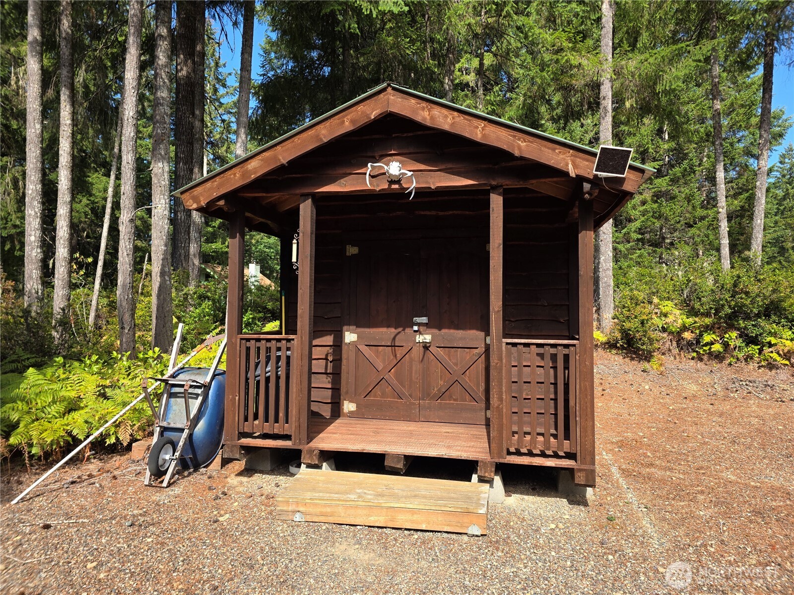 211 E Emerald Lake Dr Property Photo 4