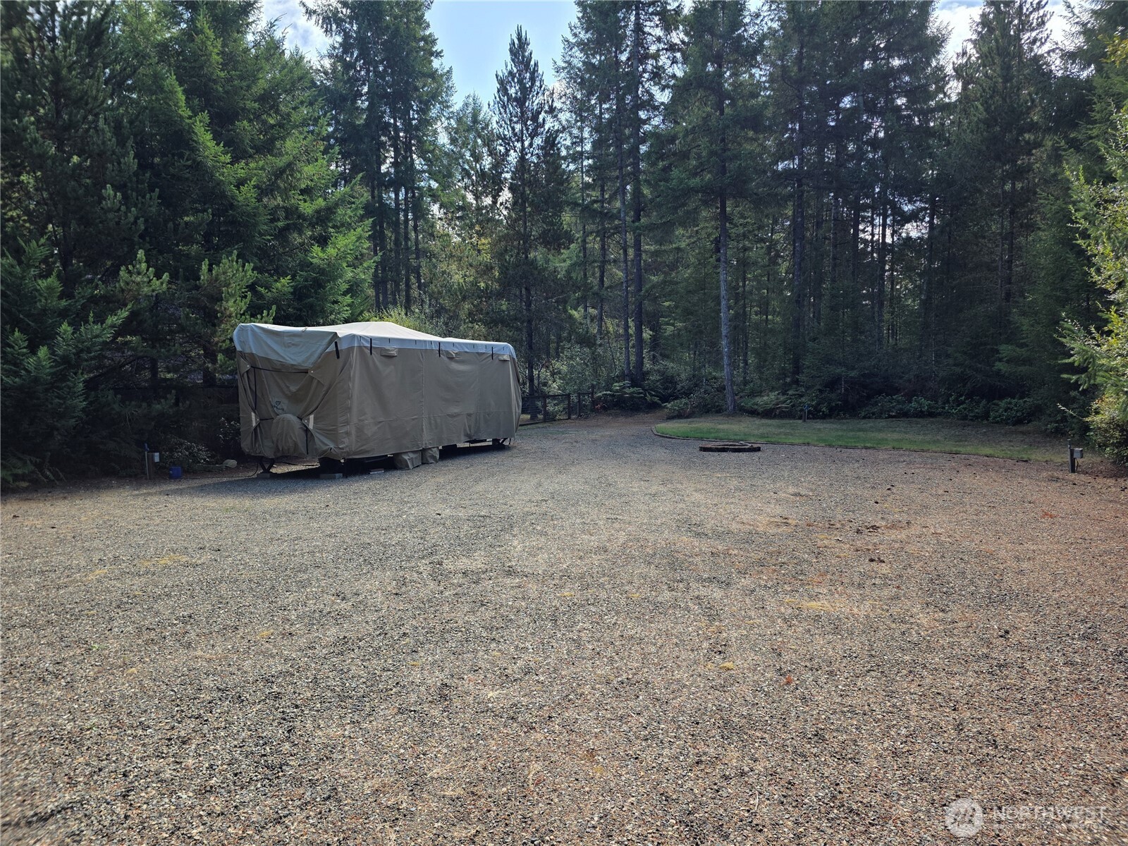 211 E Emerald Lake Dr Property Photo 7
