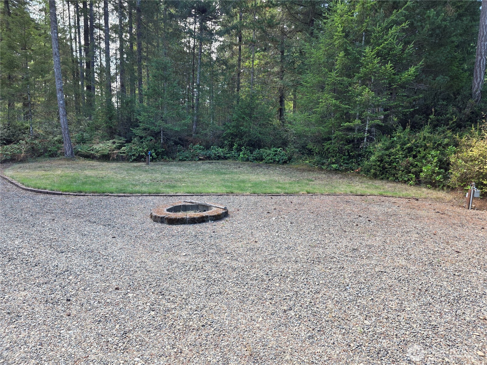 211 E Emerald Lake Dr Property Photo 9