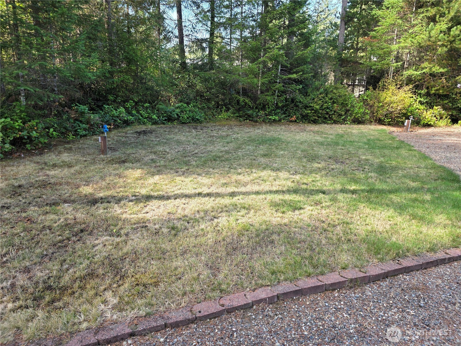211 E Emerald Lake Dr Property Photo 11