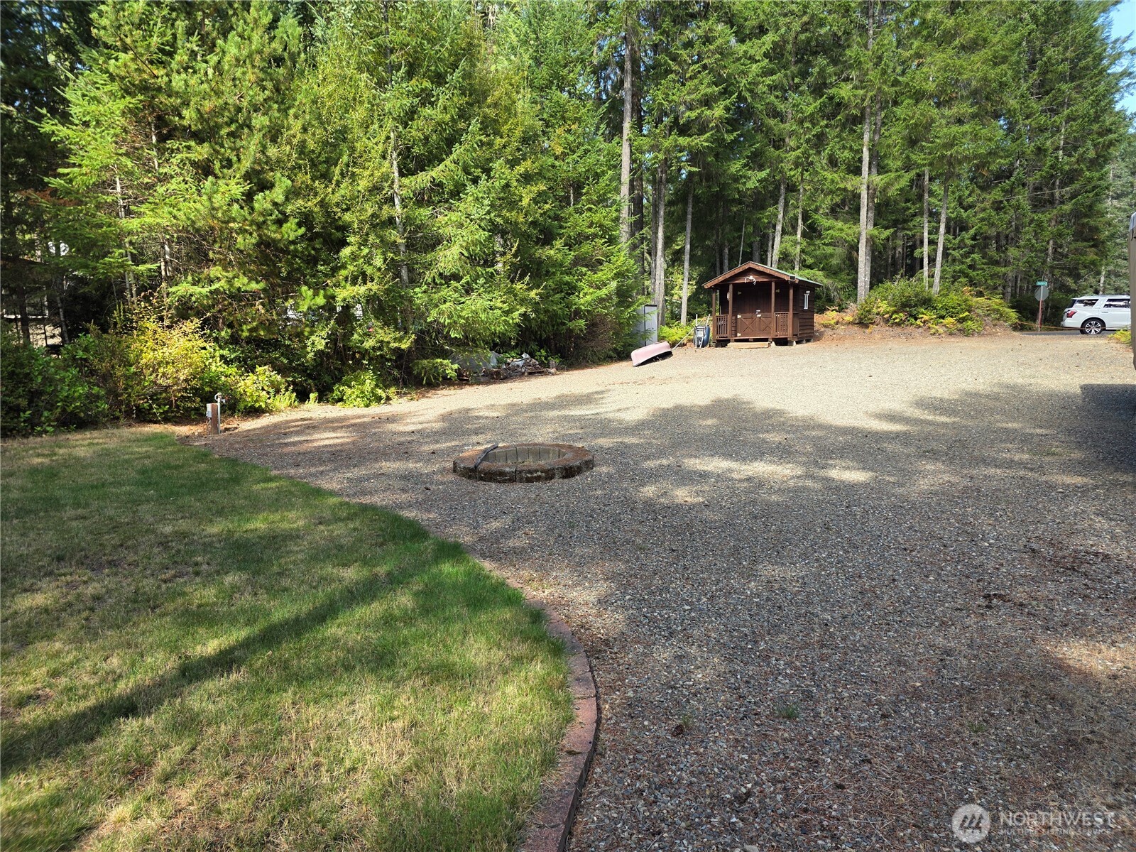 211 E Emerald Lake Dr Property Photo 12