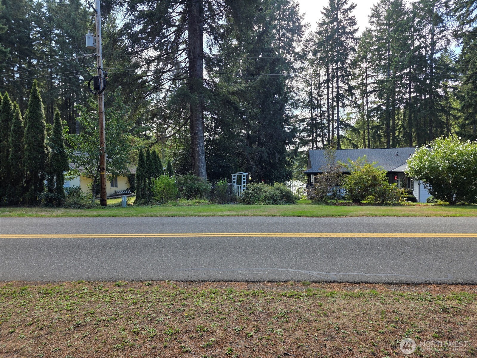 211 E Emerald Lake Dr Property Photo 14
