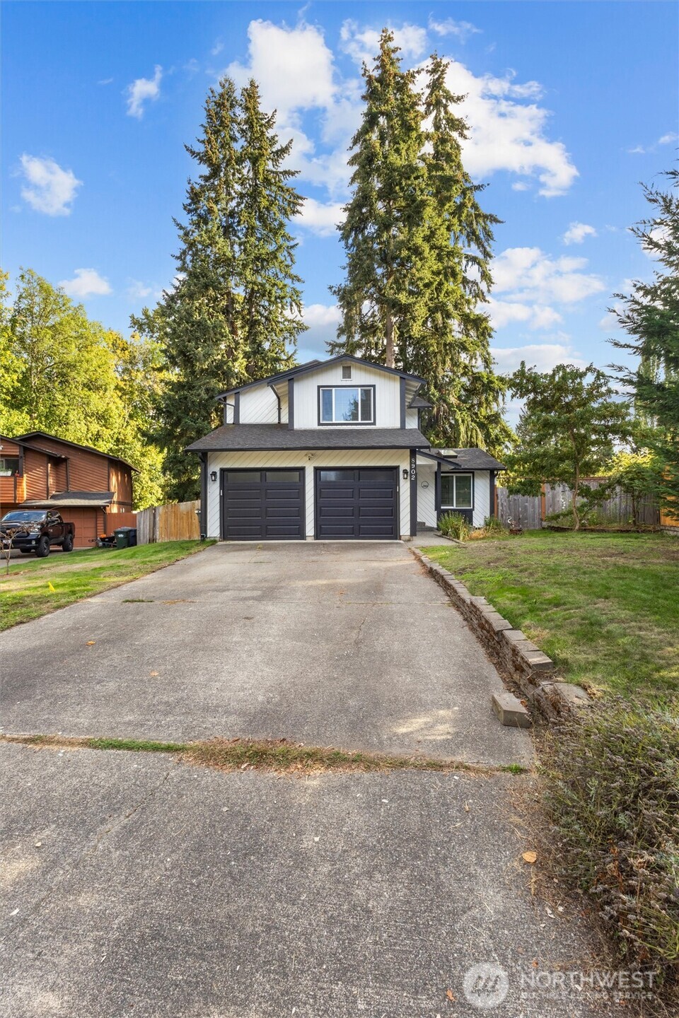 8902 158th Street Property Photo 4