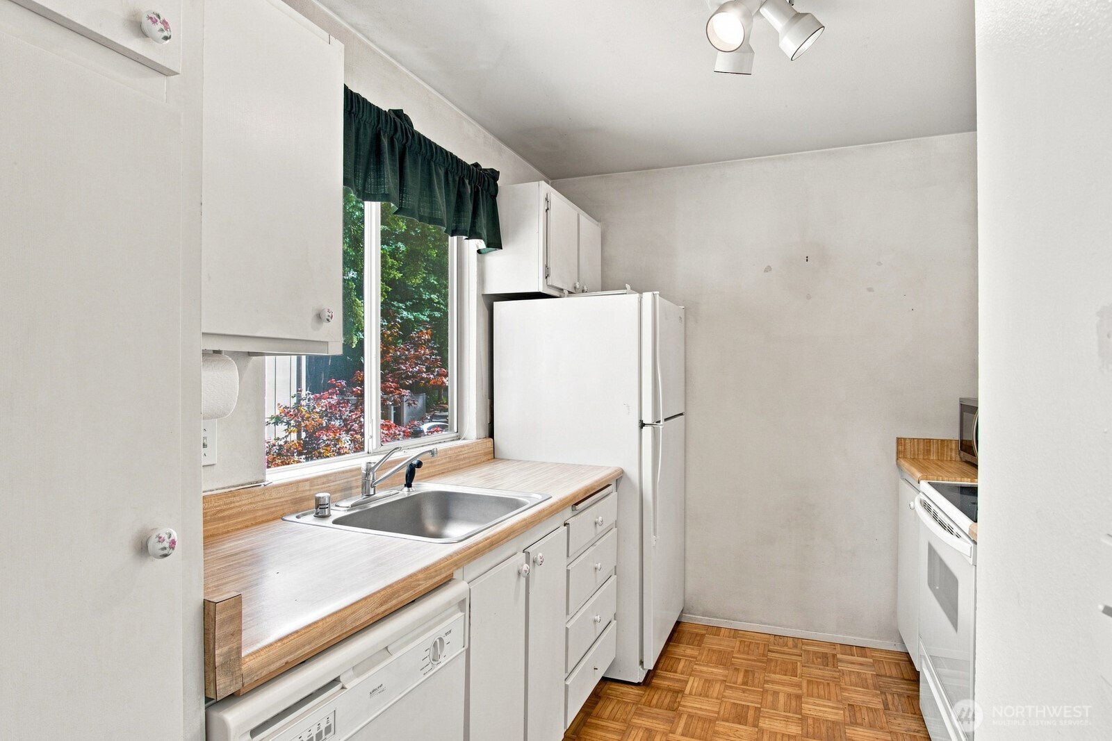 4801 180th Street B205 Property Photo 3