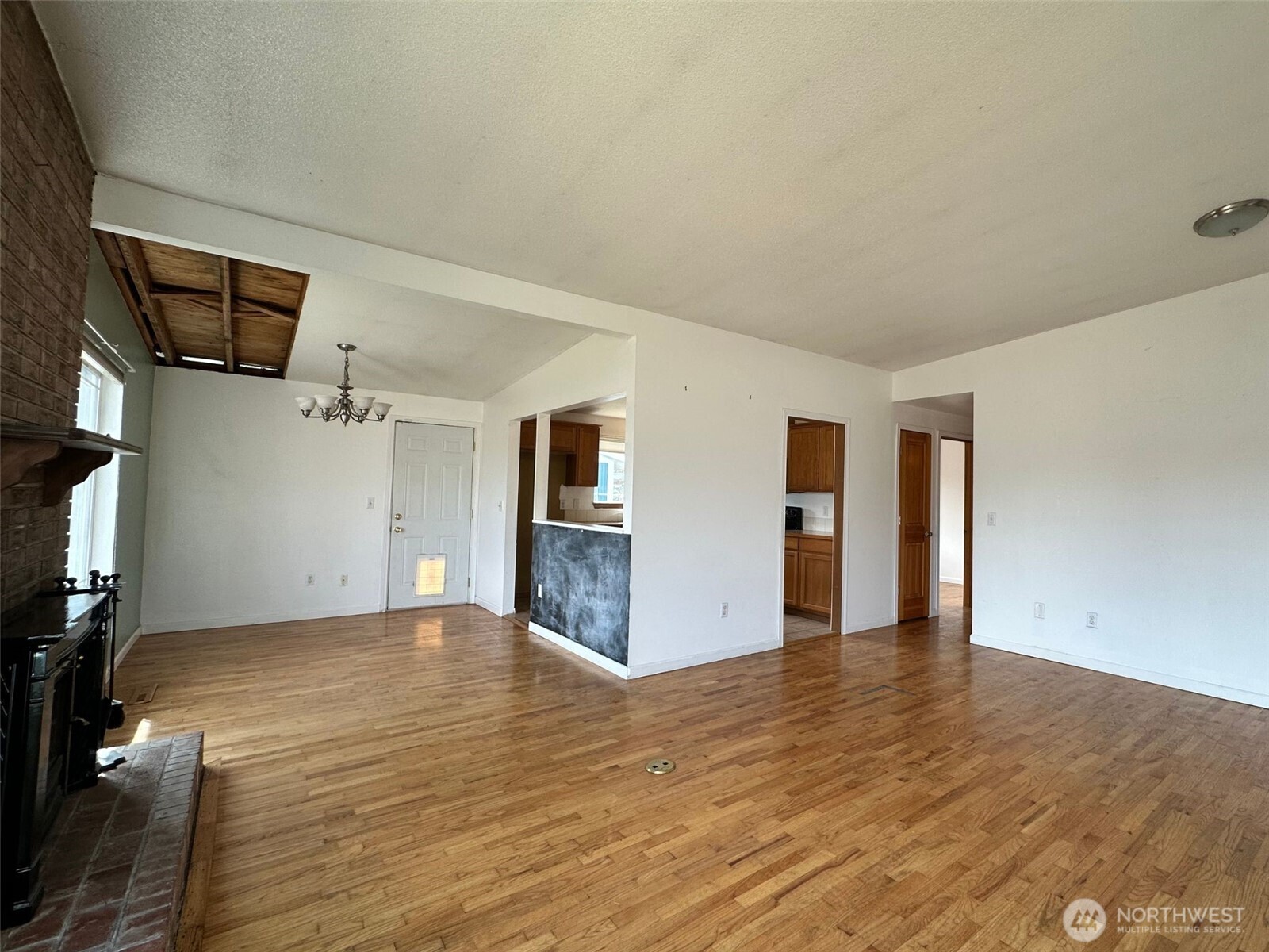 14208 Golden Given Rd E Property Photo 5