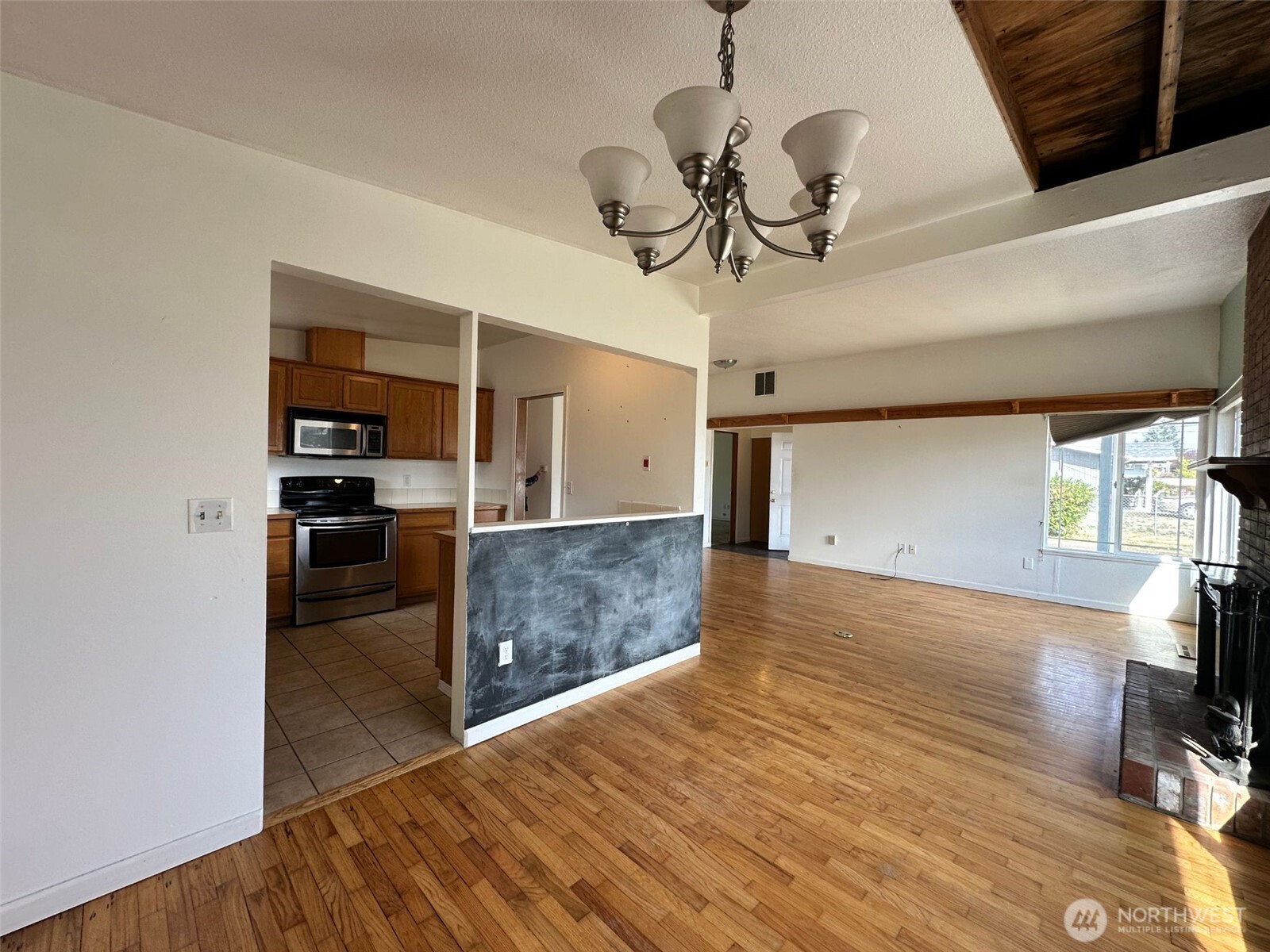 14208 Golden Given Rd E Property Photo 6