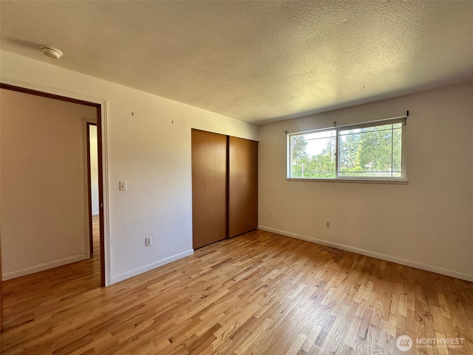 14208 Golden Given Rd E Property Photo 10