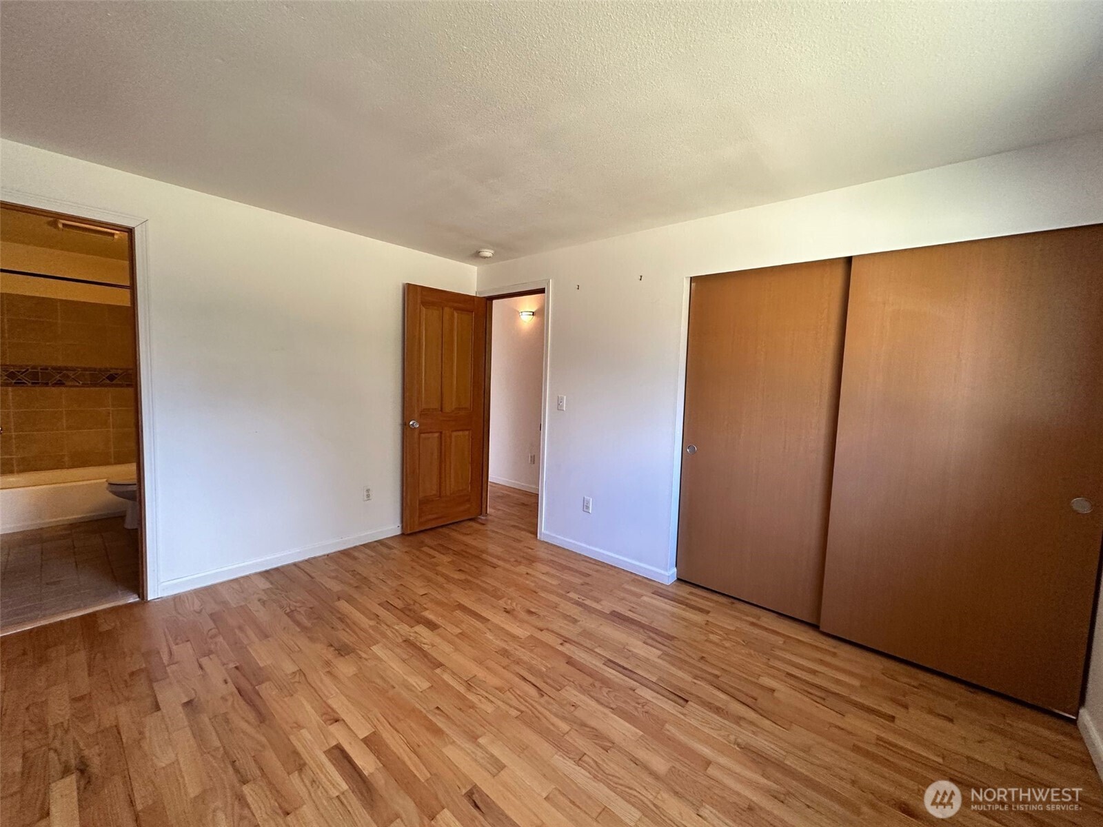 14208 Golden Given Rd E Property Photo 11