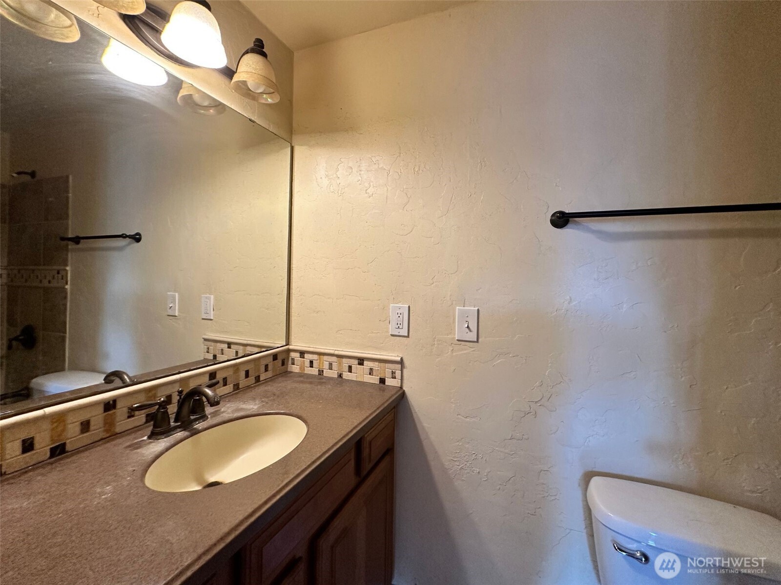 14208 Golden Given Rd E Property Photo 16