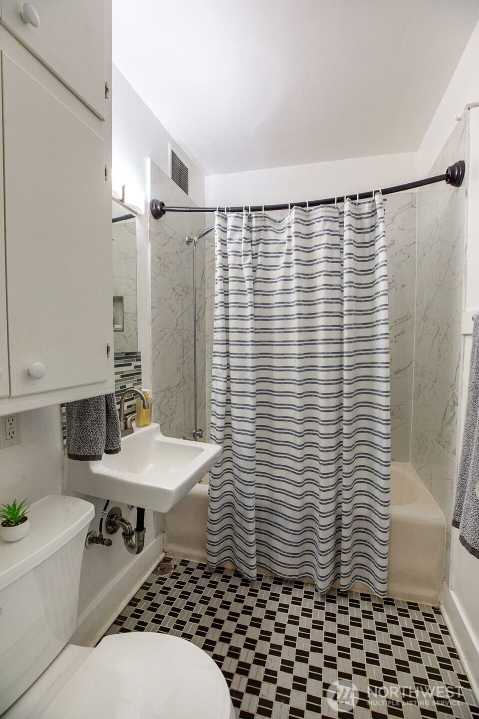 1605 E Olive Street 208 Property Photo 17
