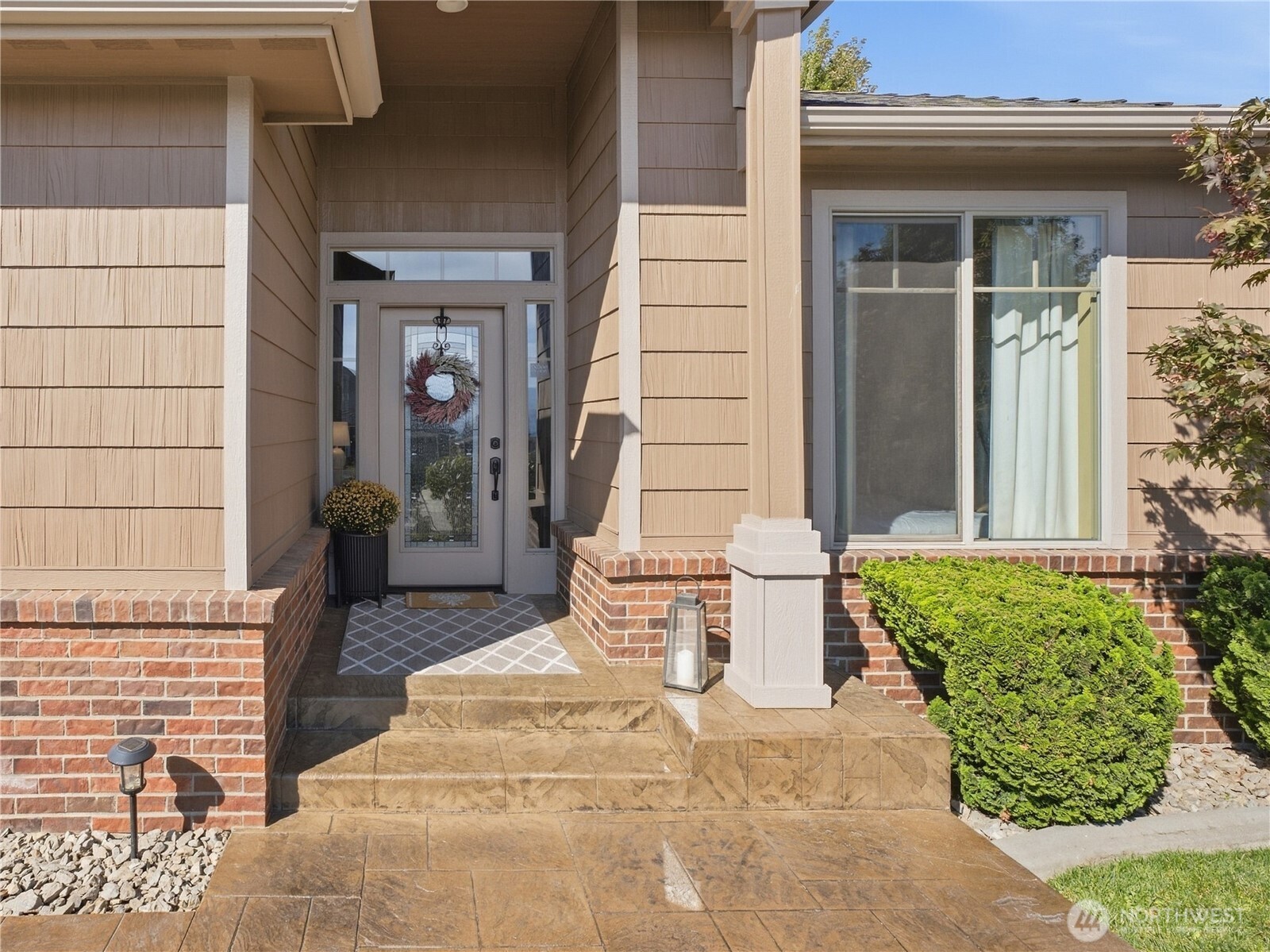 374 Laurie Drive Property Photo 3