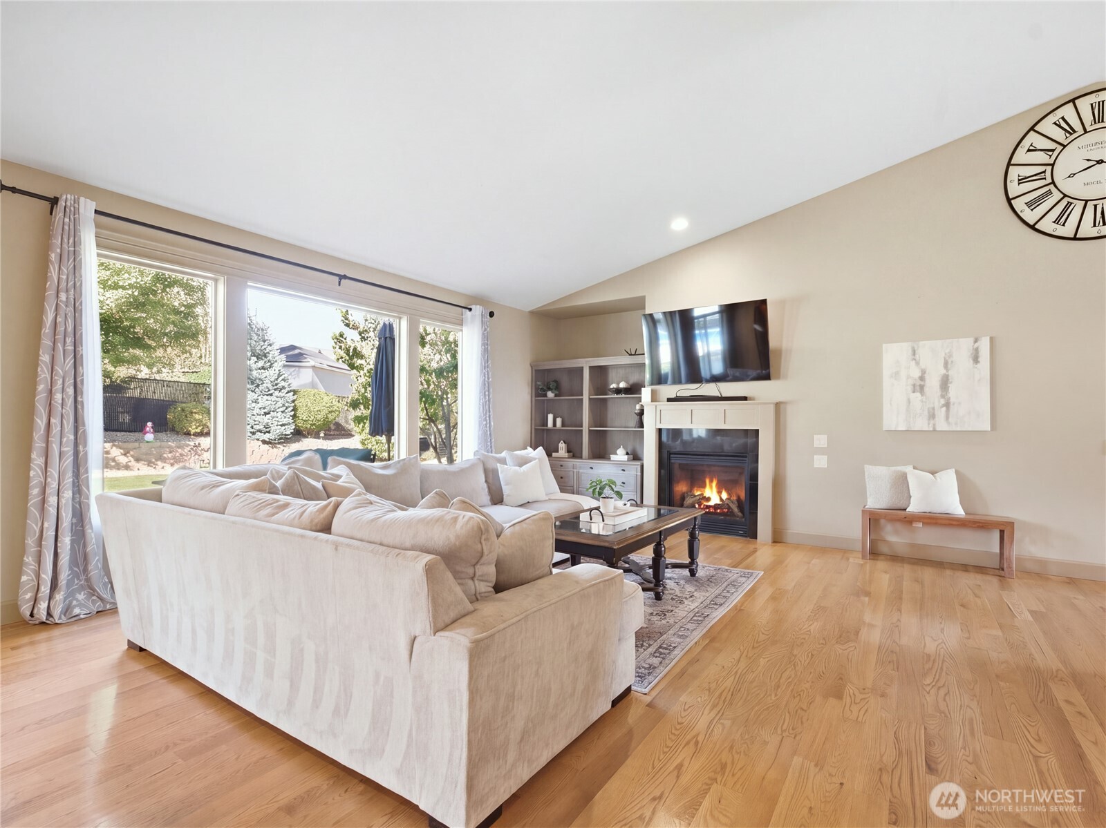 374 Laurie Drive Property Photo 6