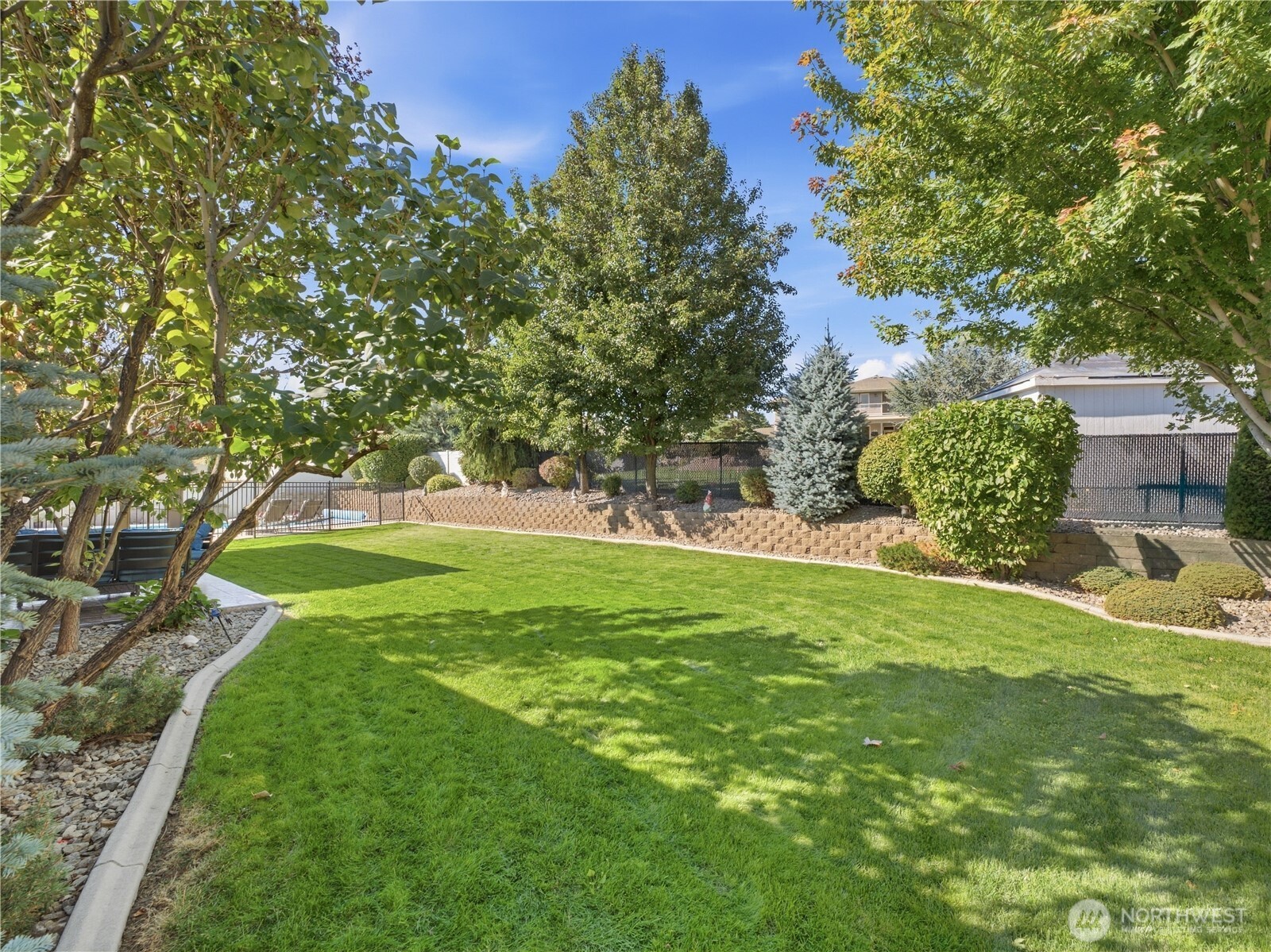 374 Laurie Drive Property Photo 28