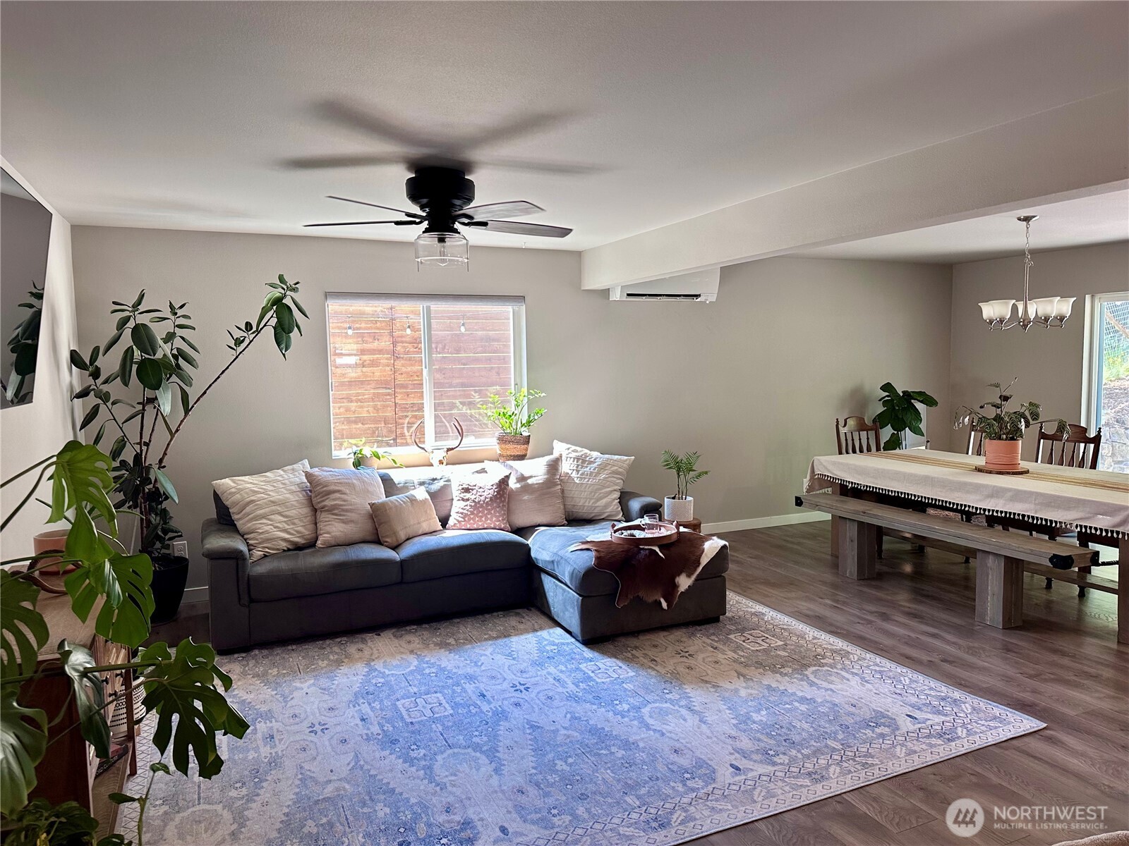 141 E Ellinor Peak Place Property Photo 3