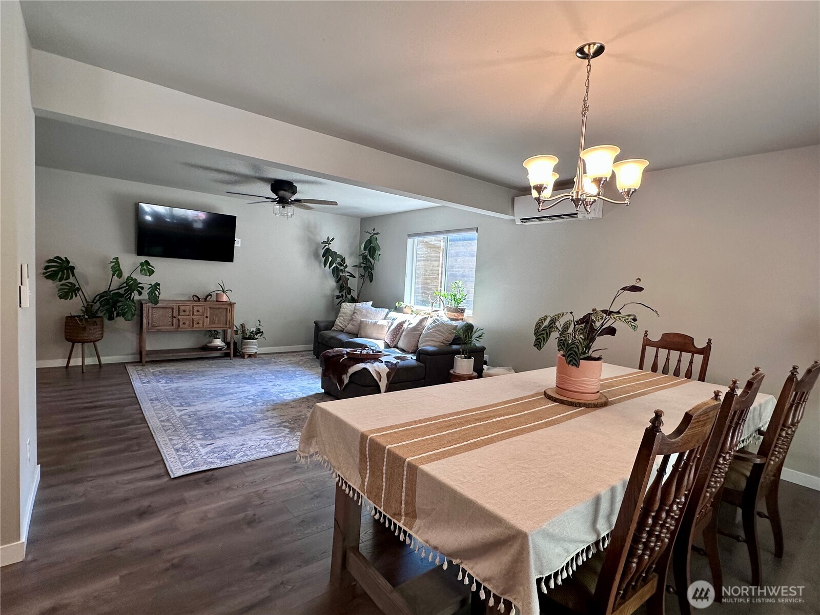 141 E Ellinor Peak Place Property Photo 4
