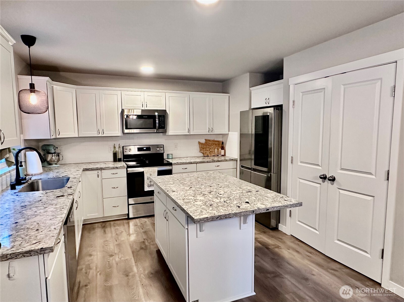 141 E Ellinor Peak Place Property Photo 7
