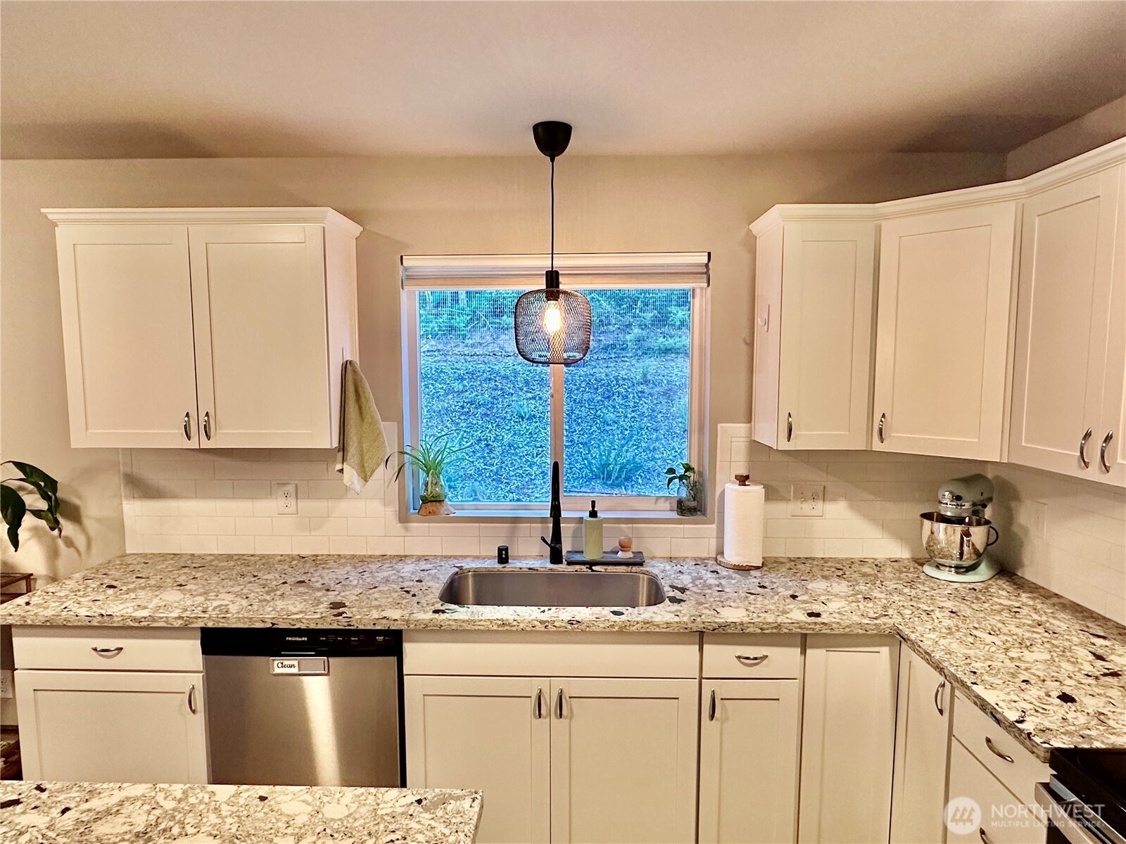 141 E Ellinor Peak Place Property Photo 8