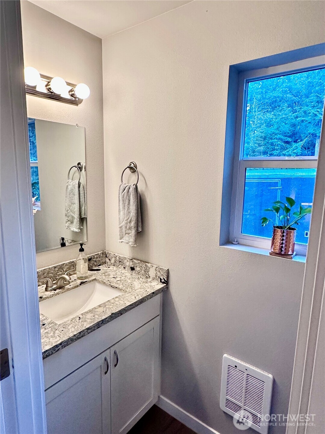 141 E Ellinor Peak Place Property Photo 10