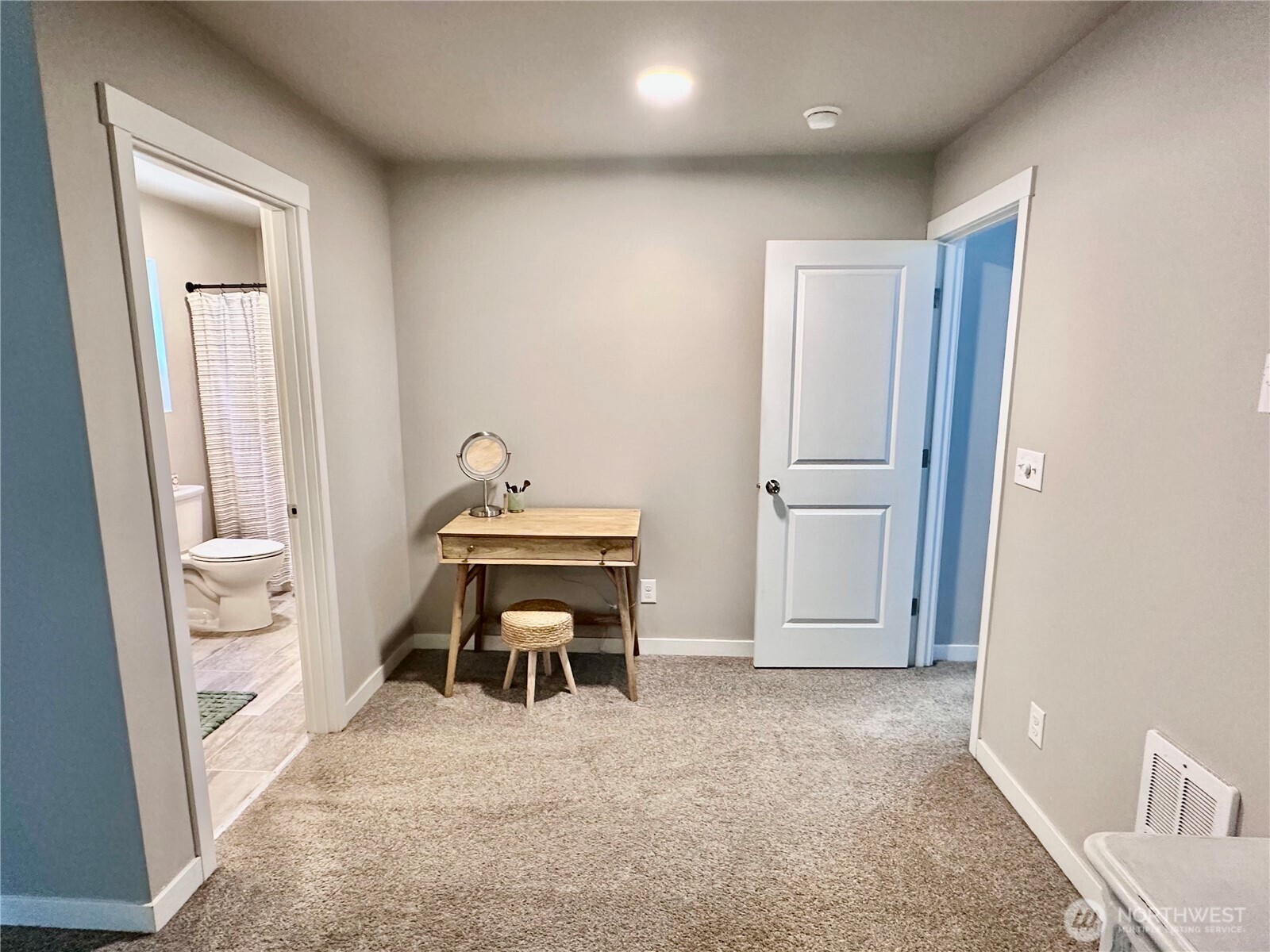 141 E Ellinor Peak Place Property Photo 17