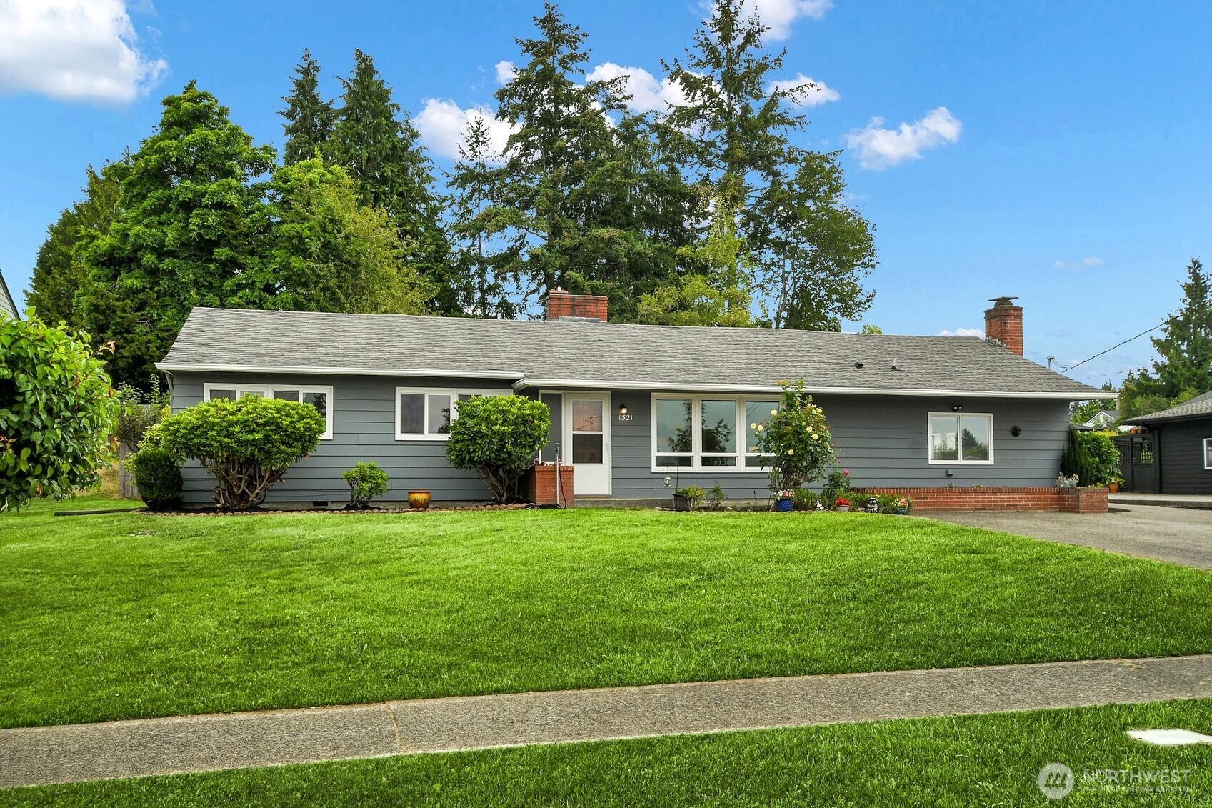 1321 N Skyline Drive Property Photo 1