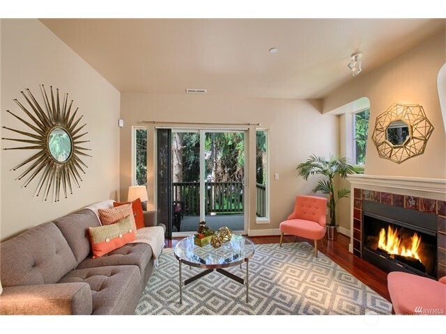 9609 182nd Place 105 Property Photo 2