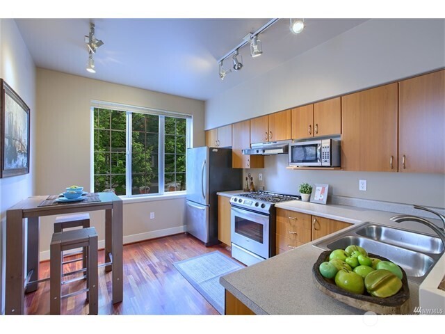9609 182nd Place 105 Property Photo 5