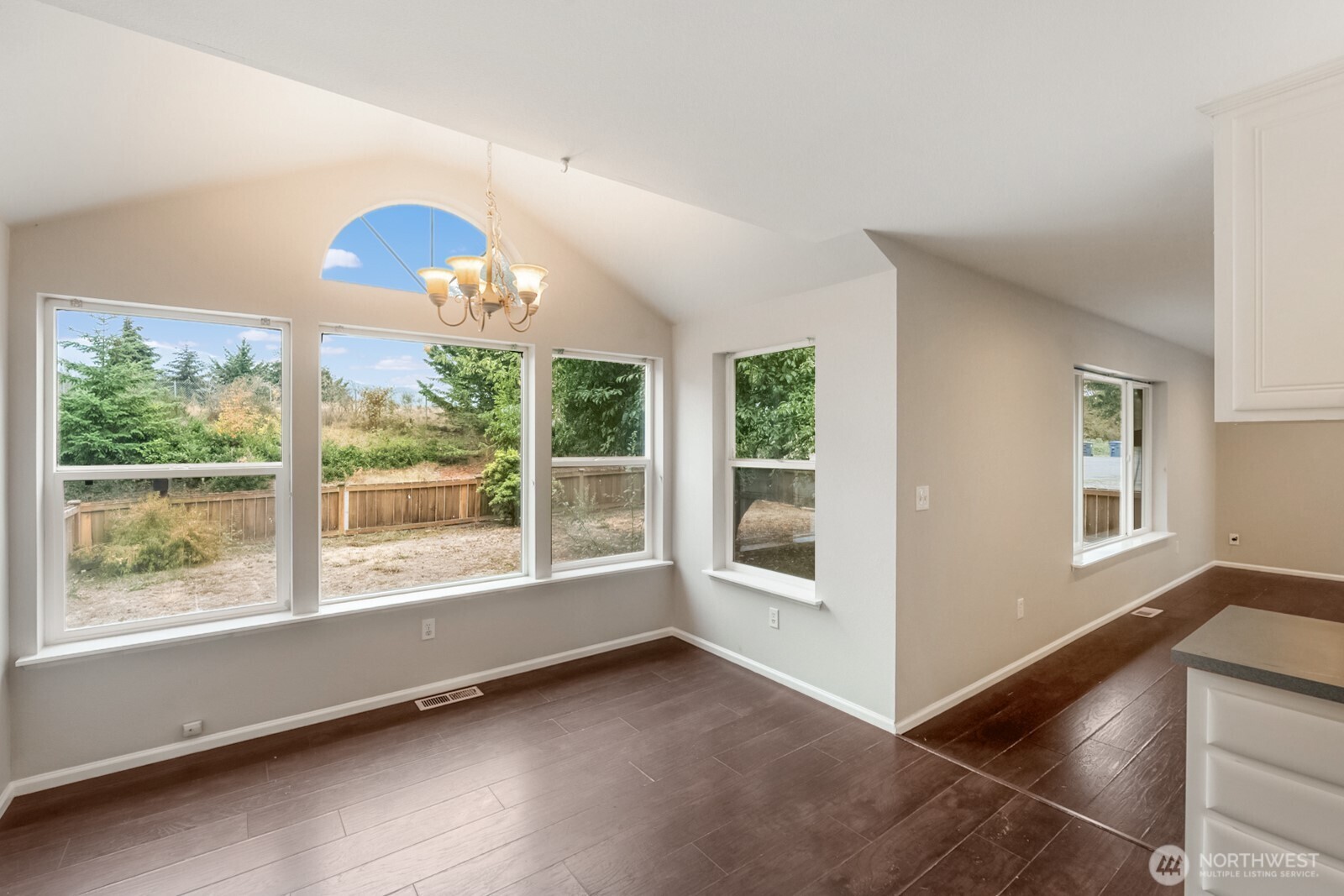 544 Pine Court Property Photo 6