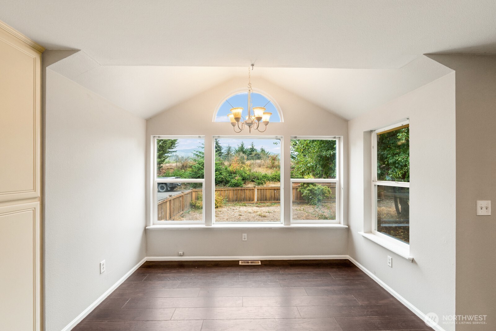 544 Pine Court Property Photo 8