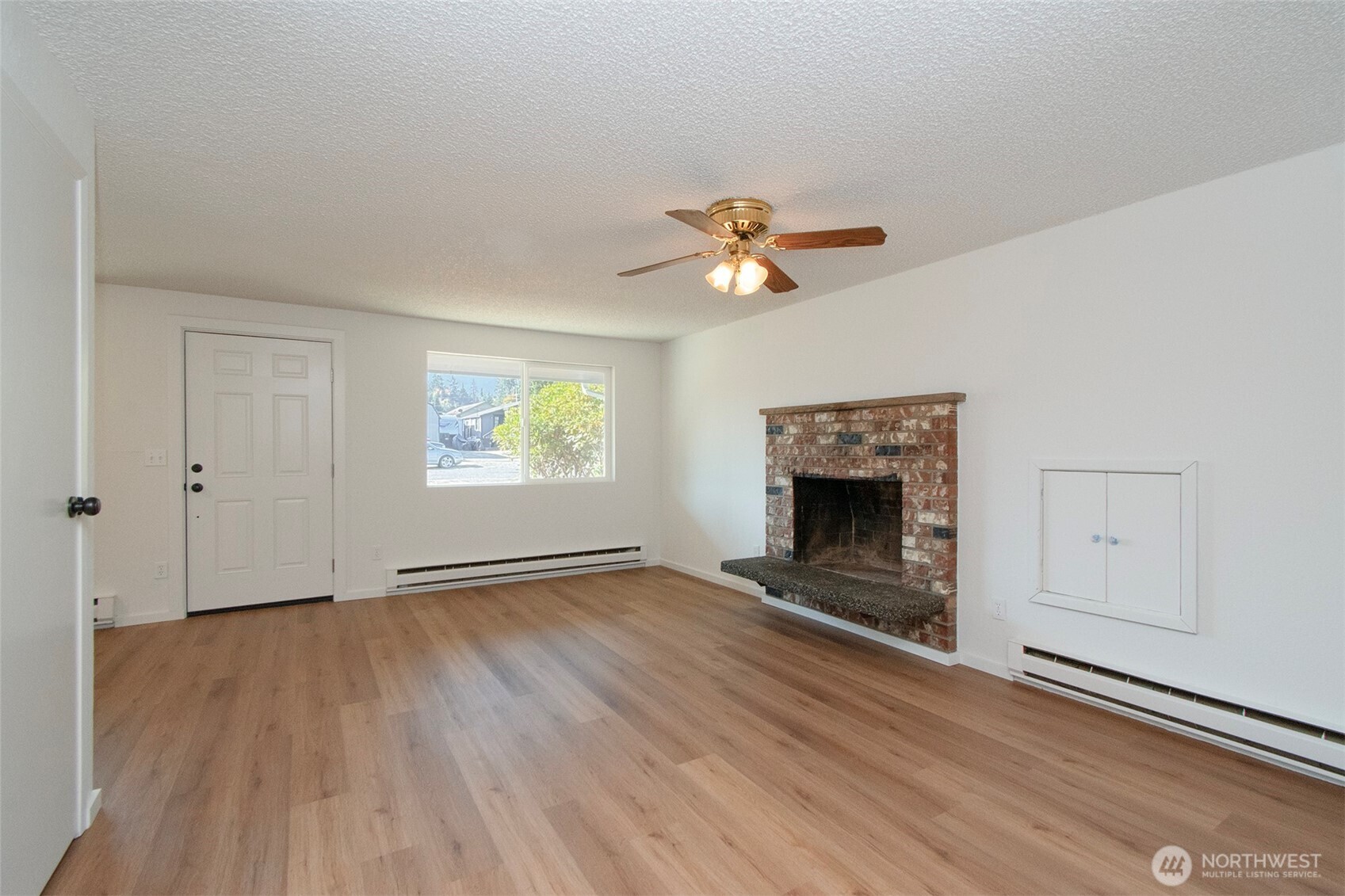 2355 E Sixth Avenue Property Photo 4