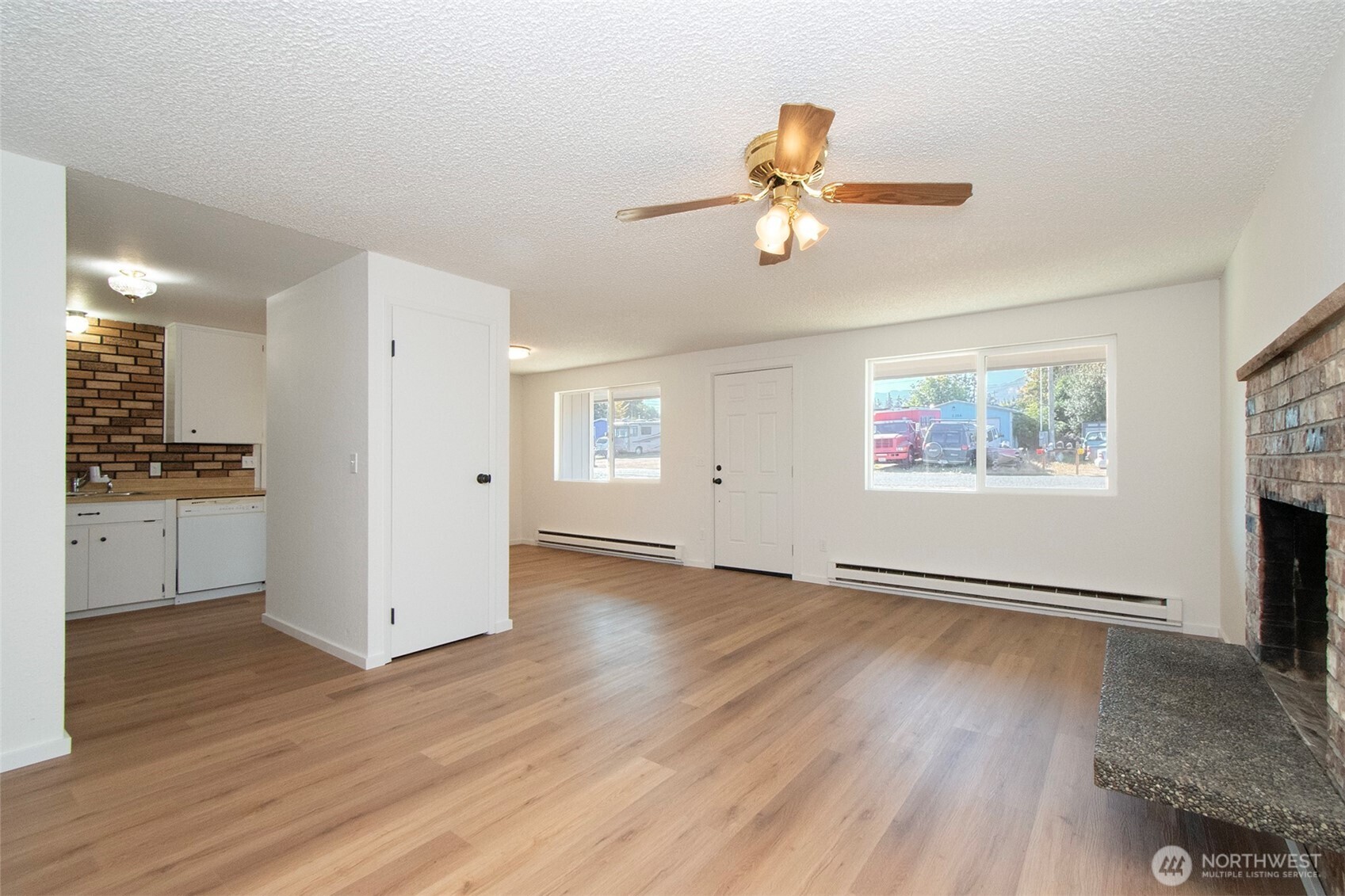 2355 E Sixth Avenue Property Photo 5
