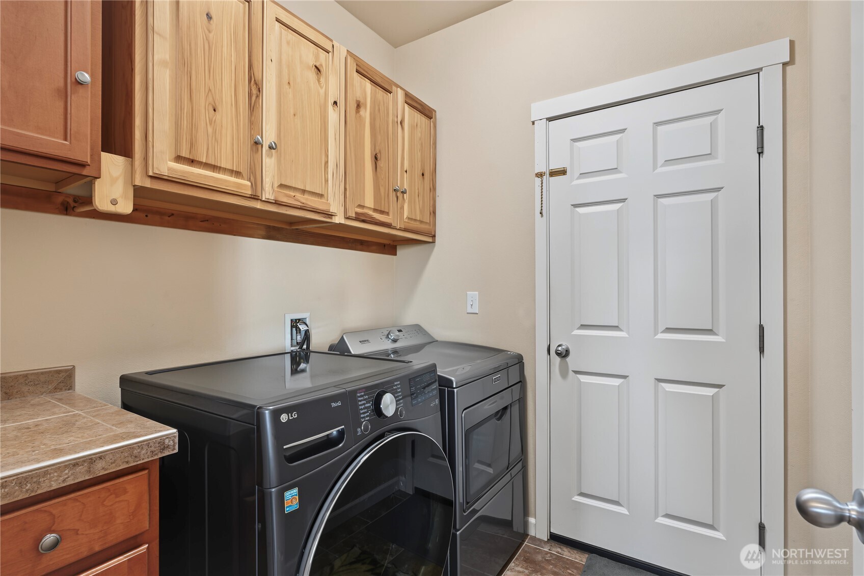 409 Balmer Street Property Photo 10