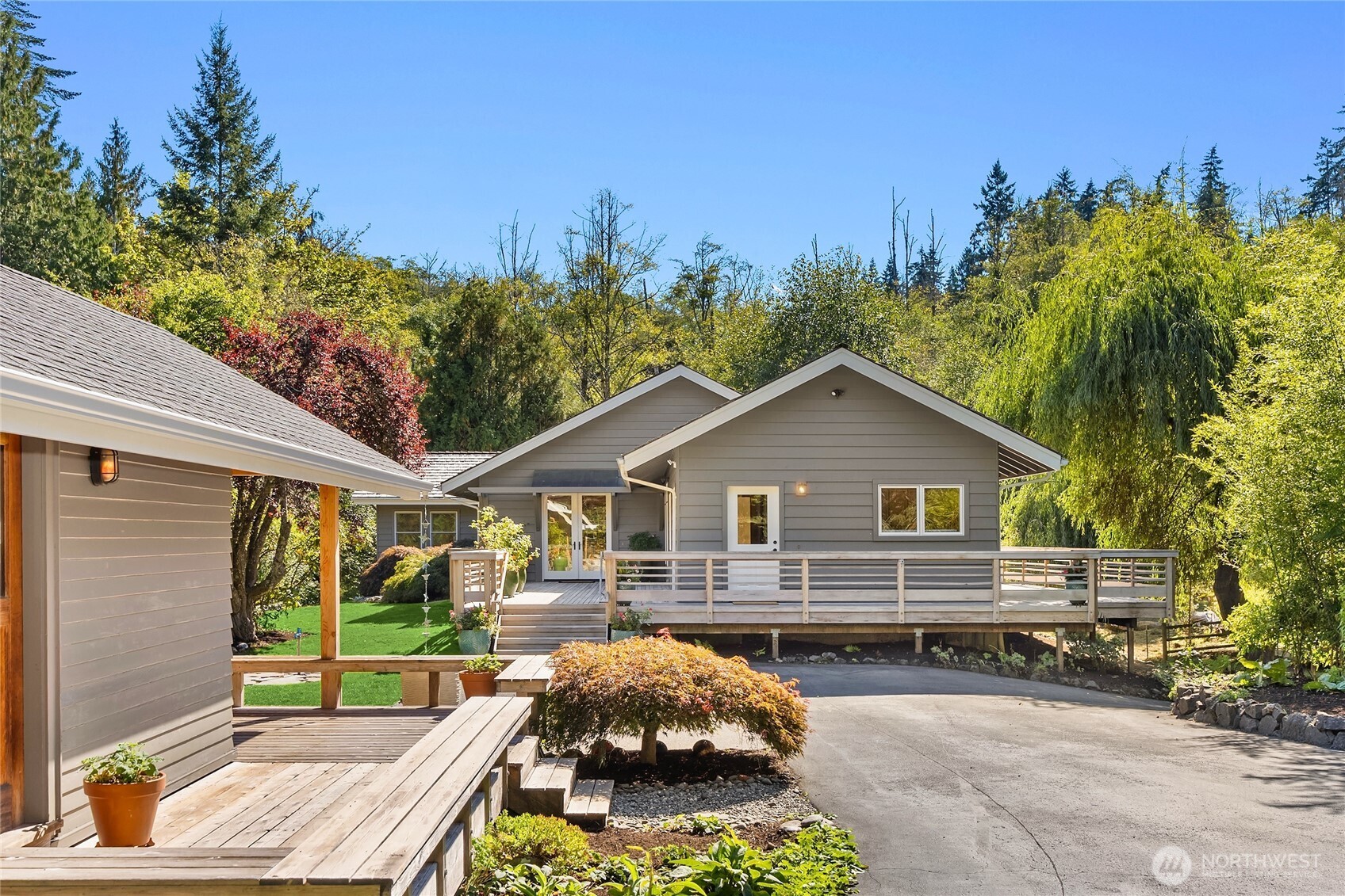 7183 Ne Eagle Harbor Drive Property Photo 1