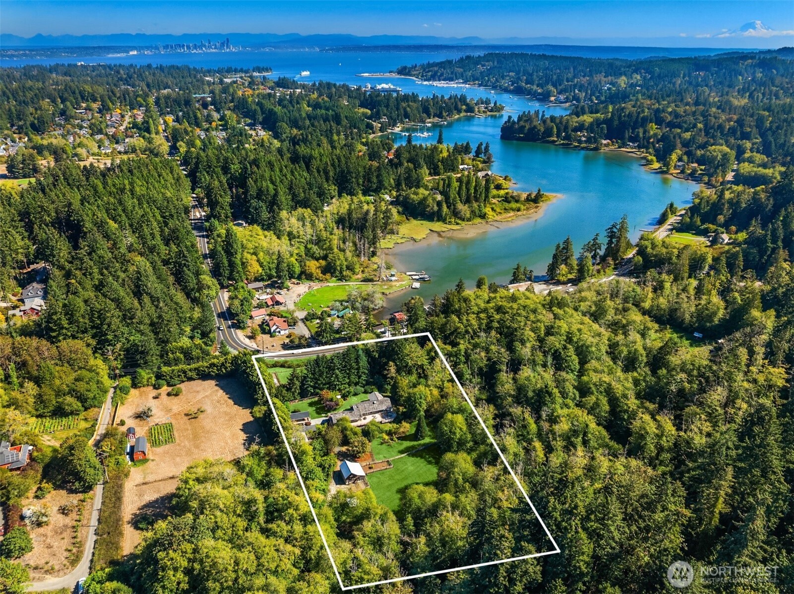 7183 Ne Eagle Harbor Drive Property Photo 1