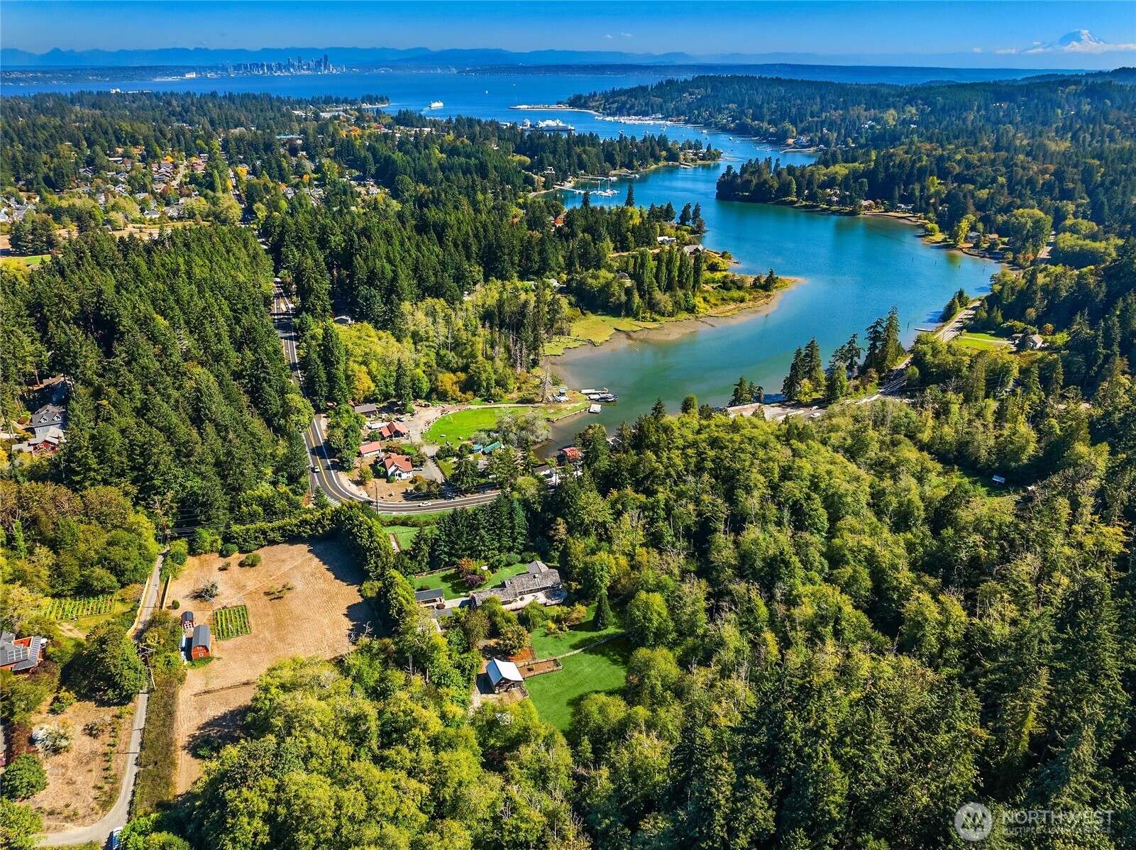 7183 Ne Eagle Harbor Drive Property Photo 4