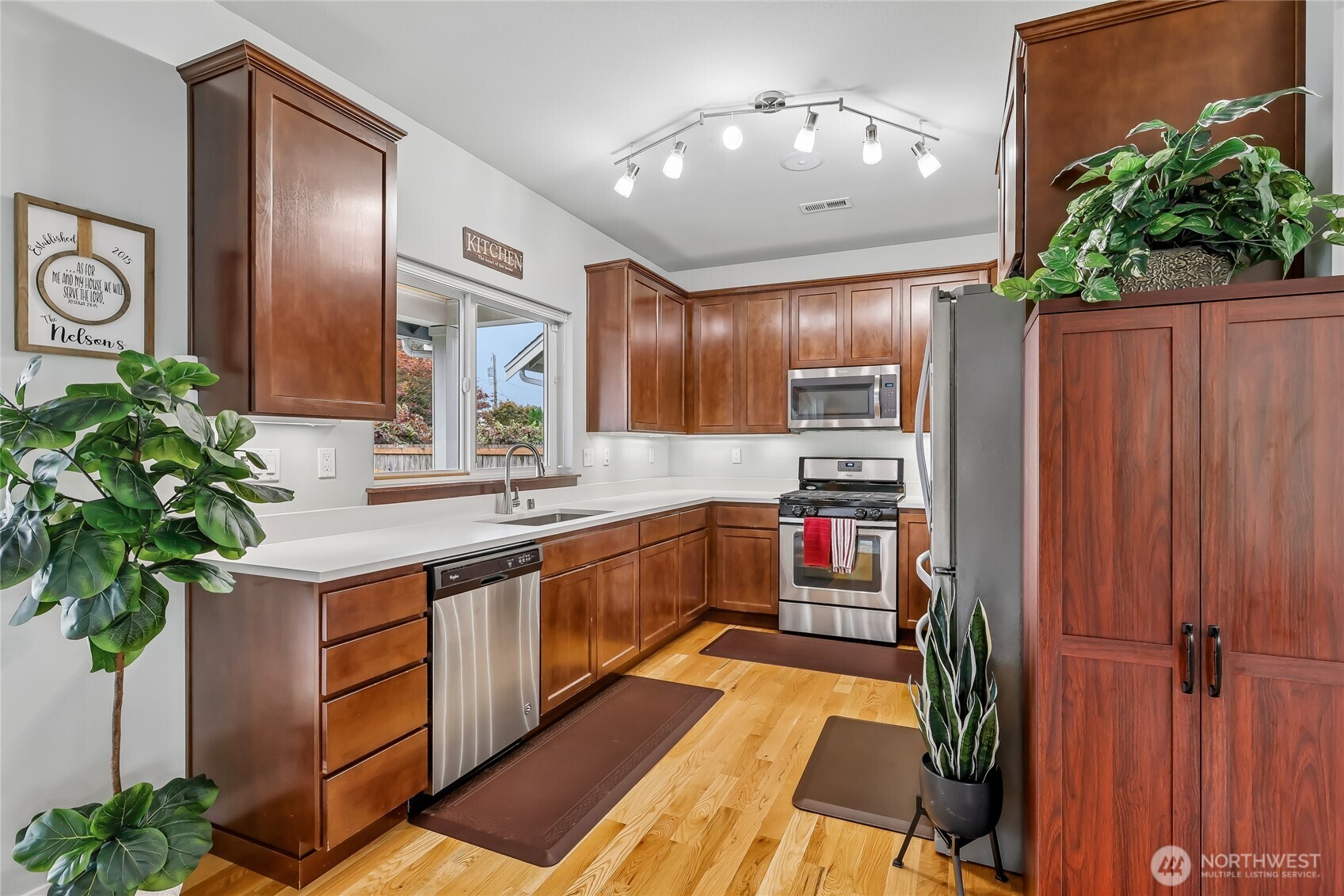 18052 W Columbia Street Property Photo 11