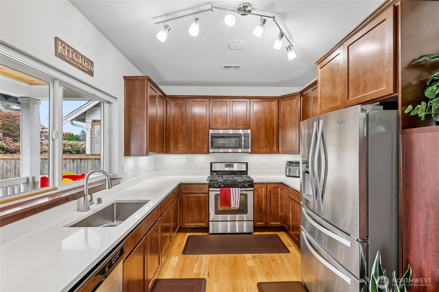 18052 W Columbia Street Property Photo 12