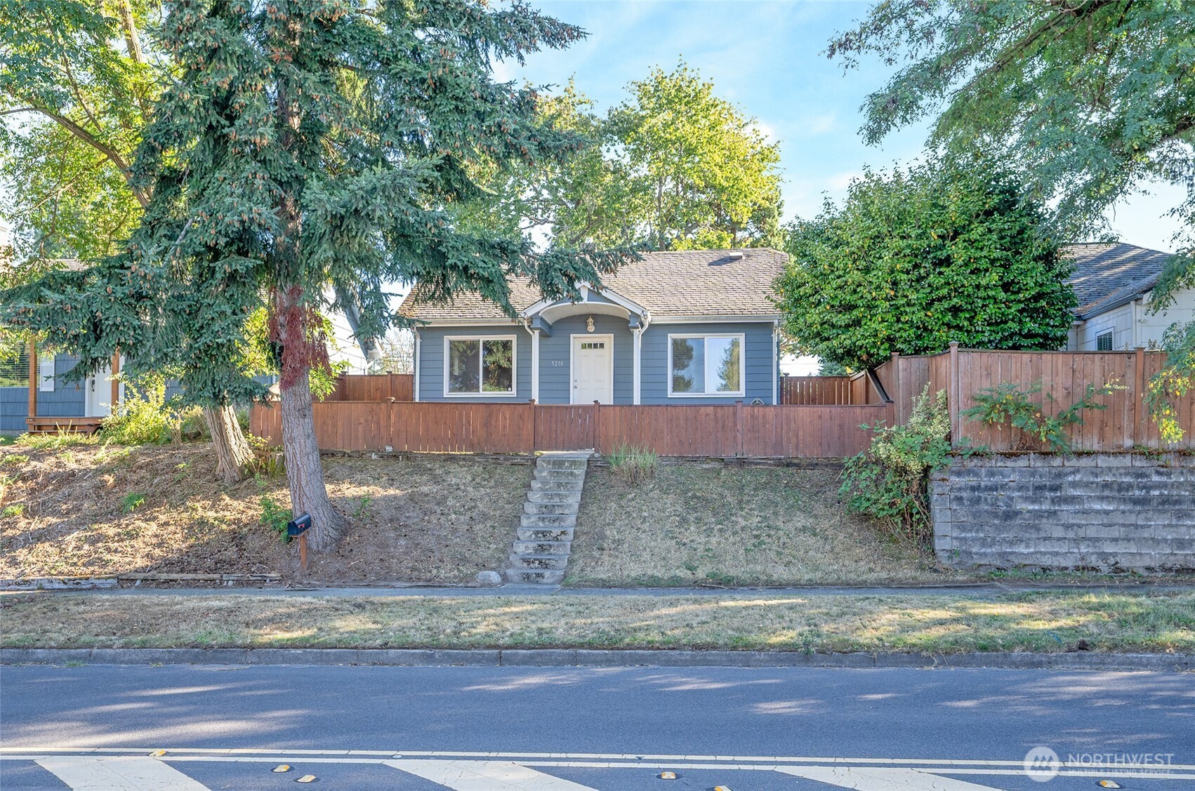 5210 N 46th Street Property Photo 2