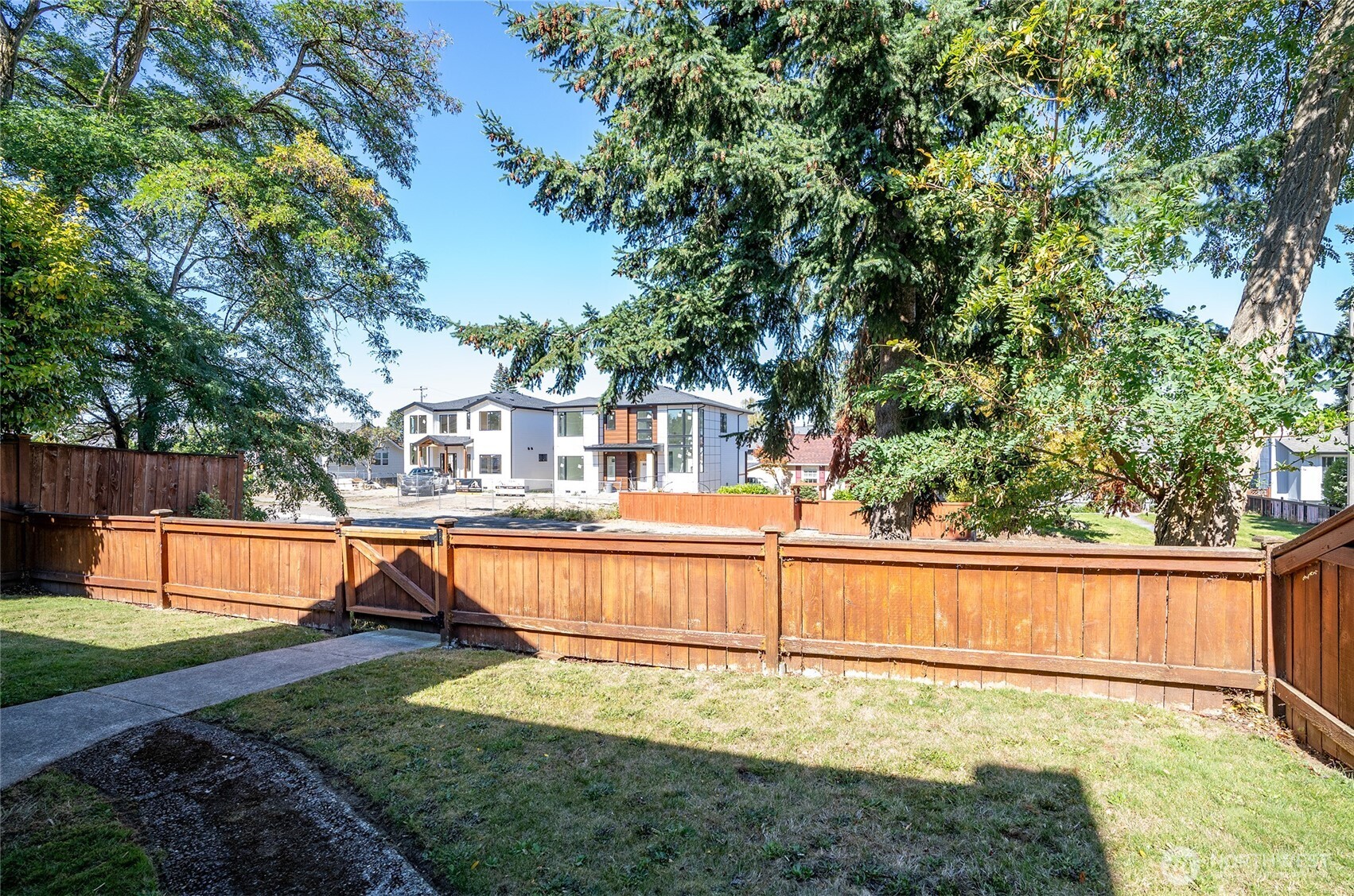 5210 N 46th Street Property Photo 3