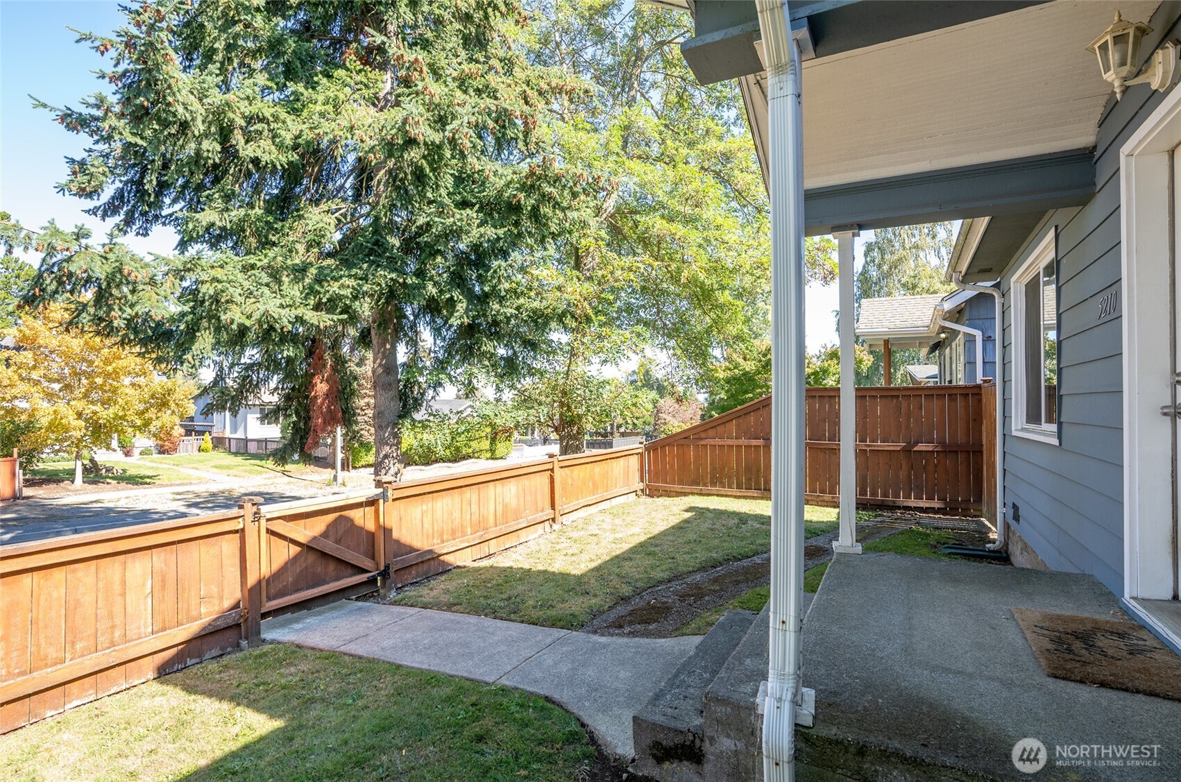 5210 N 46th Street Property Photo 4