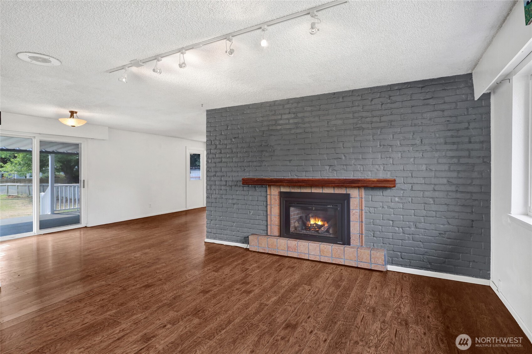 875 Adelia Street Property Photo 4