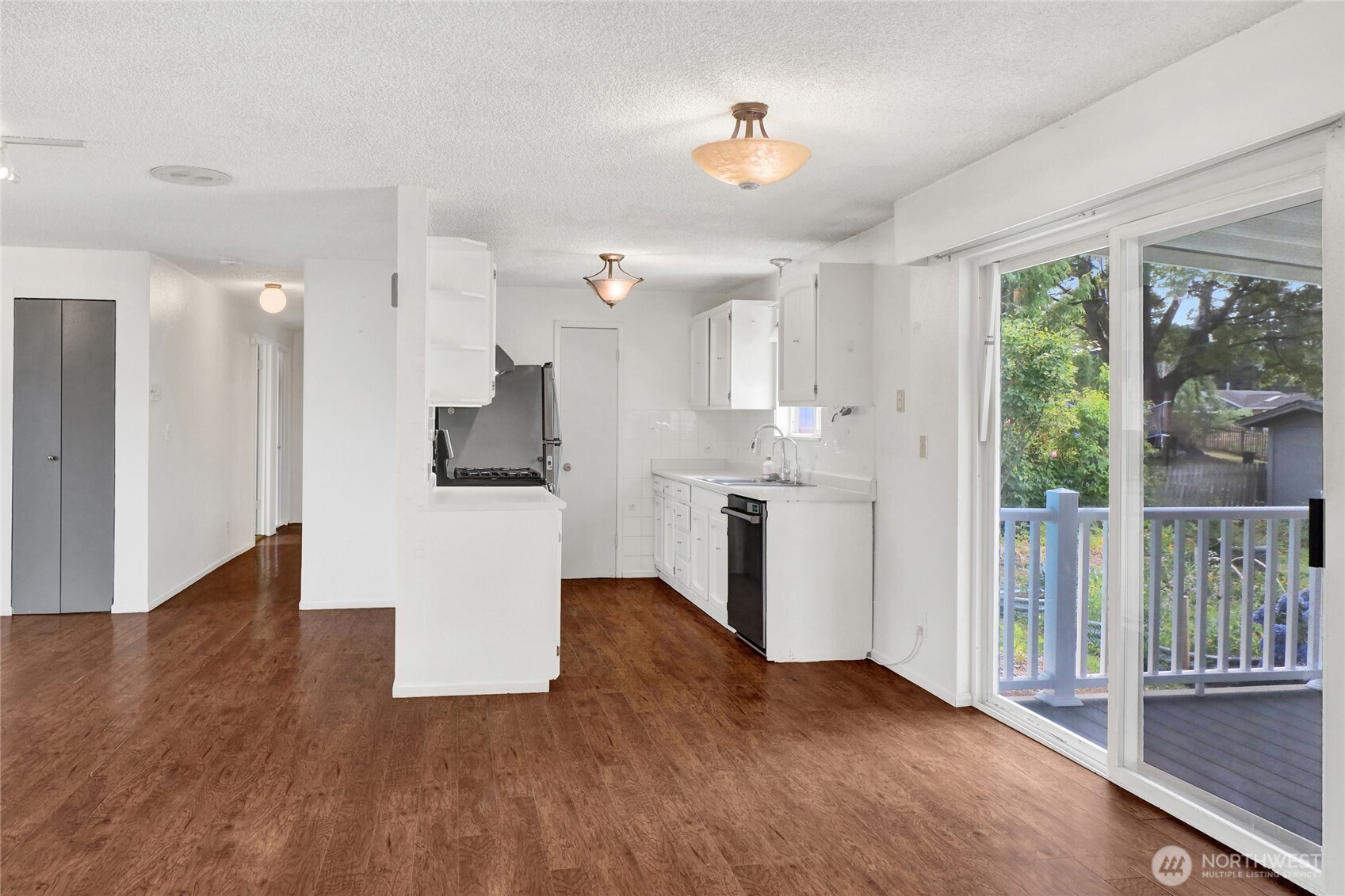 875 Adelia Street Property Photo 9